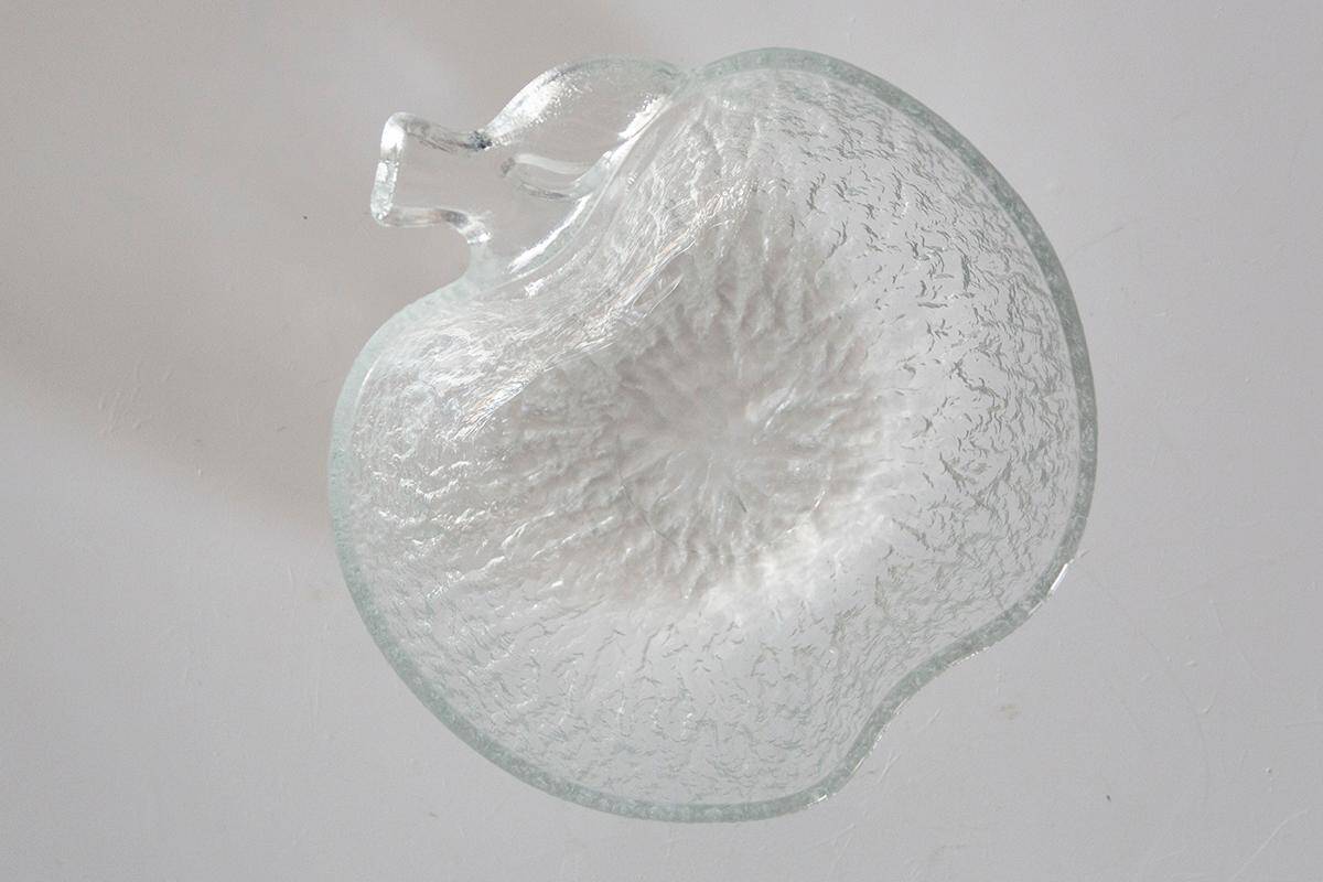 Decorative transparent glass plate in the shape of a vintage apple, mid-century, Italy, 1960s.