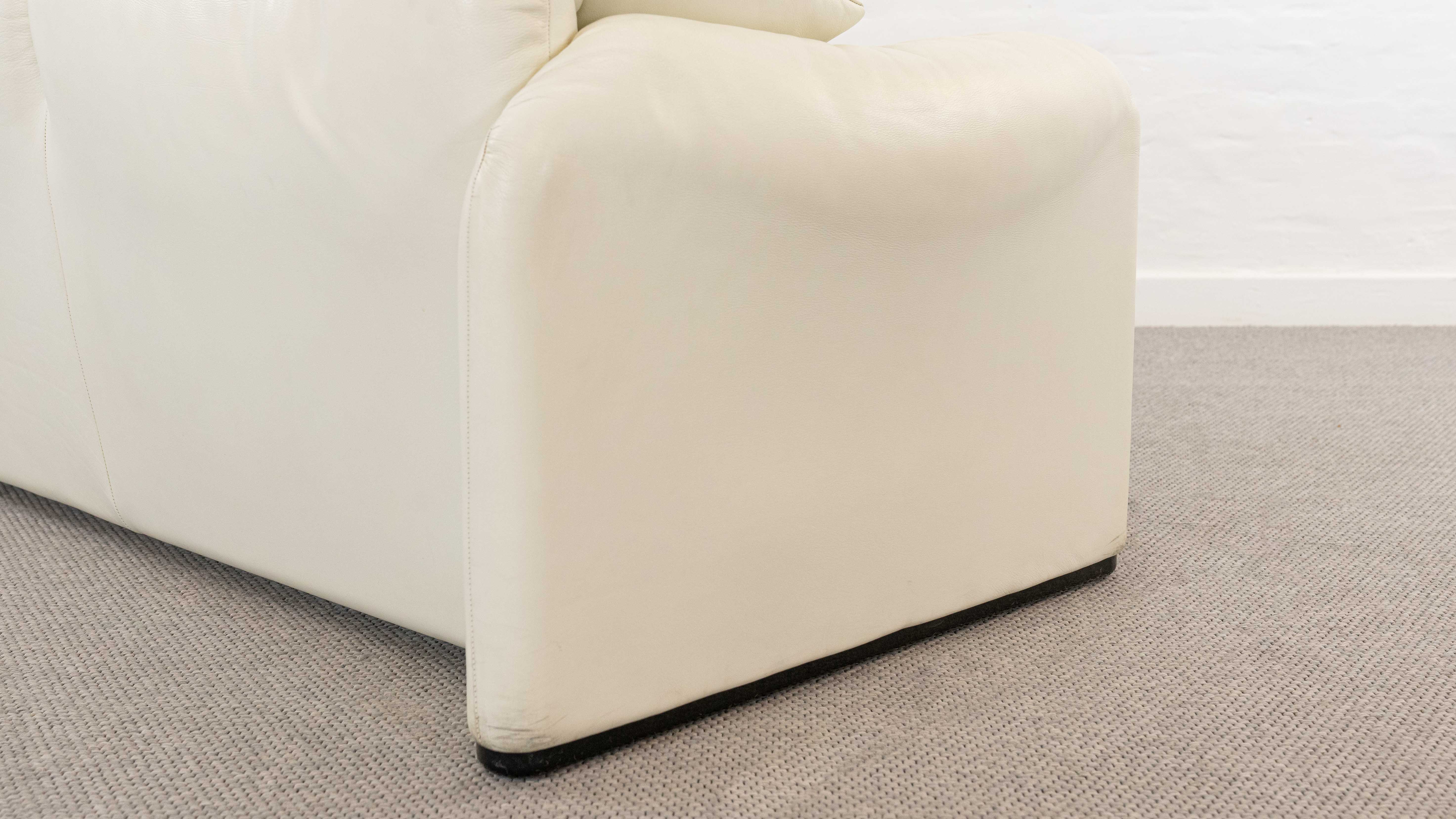 Maralunga 2-seater sofa in white leather by Vico Magistretti for Cassina