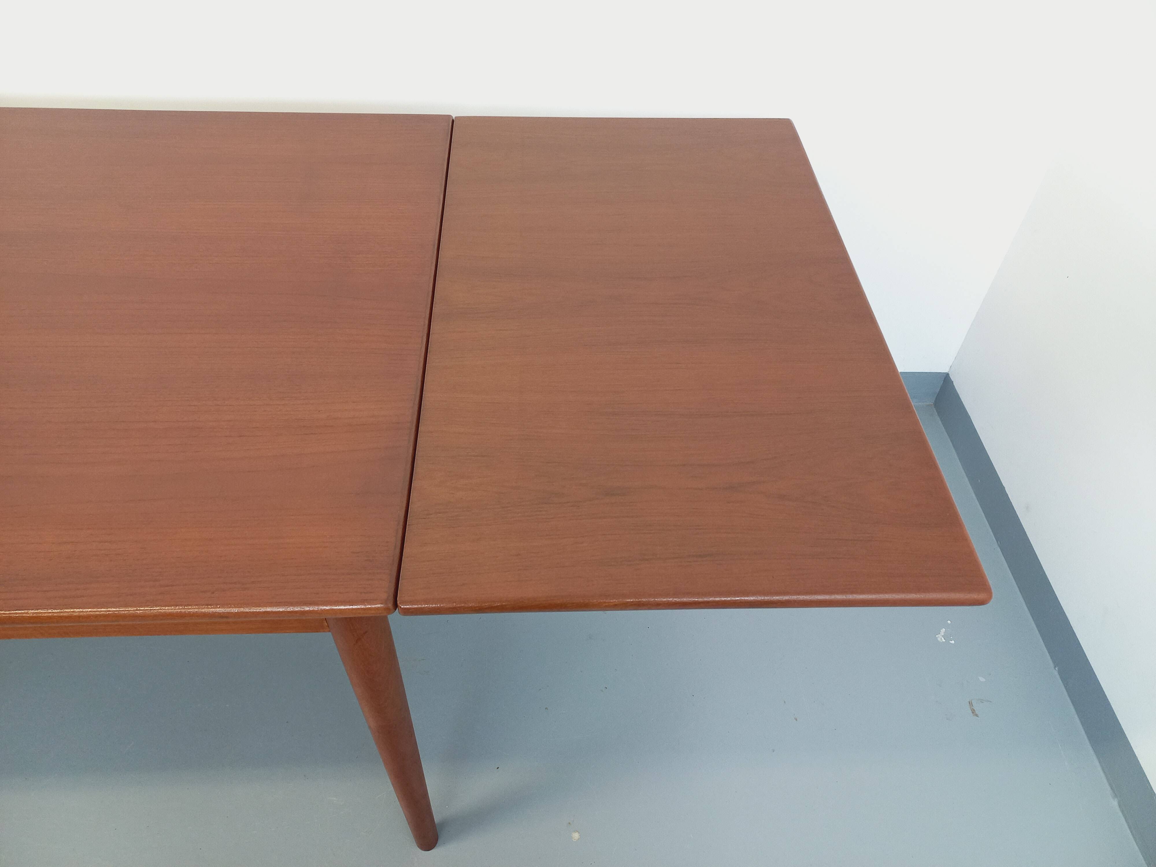 Table à manger en teck avec rallonges de style scandinave, années 50 60