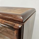 1930s Art Decò display cabinet in walnut and walnut root