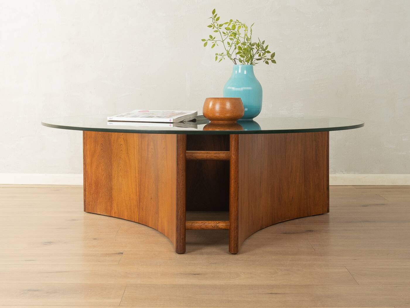 Elegant mid-century coffee table, 1970s