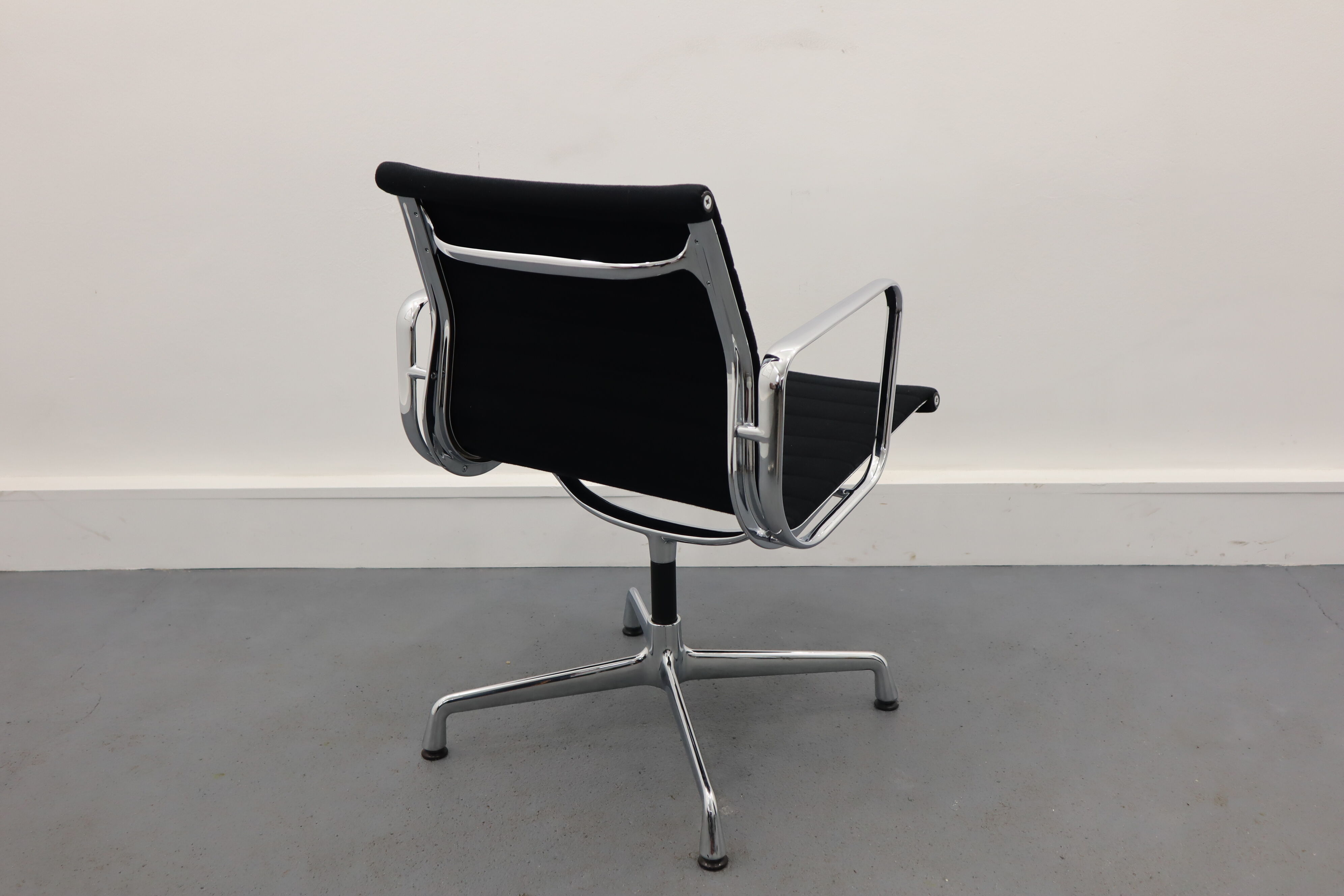 EA 108 Swivel office armchair by Charles & Ray Eames for Vitra, 1990s