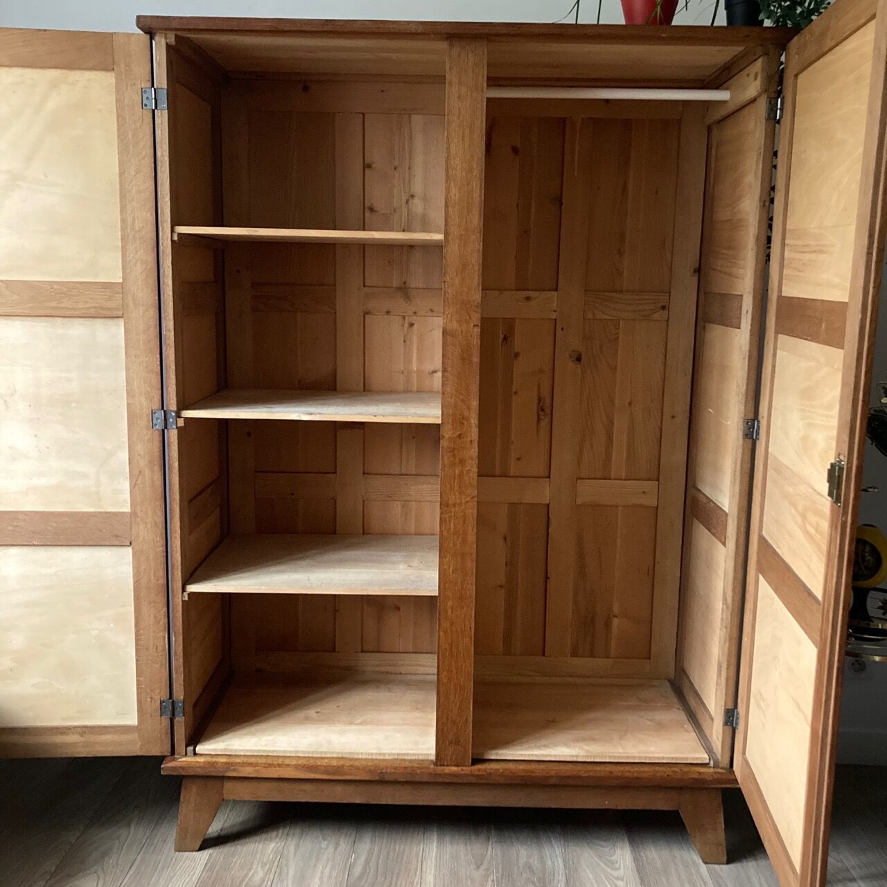 Cabinet Reconstruction René Gabriel