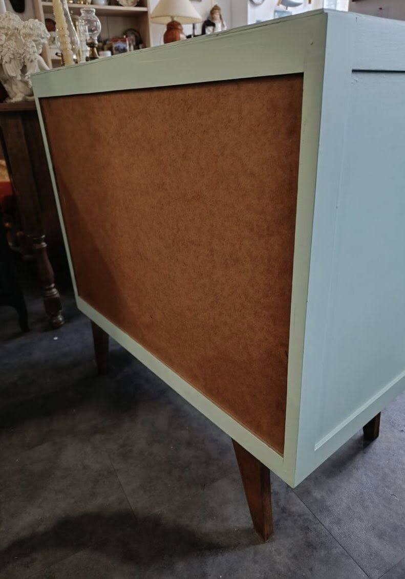 Superb 3-drawer chest of drawers with compass feet