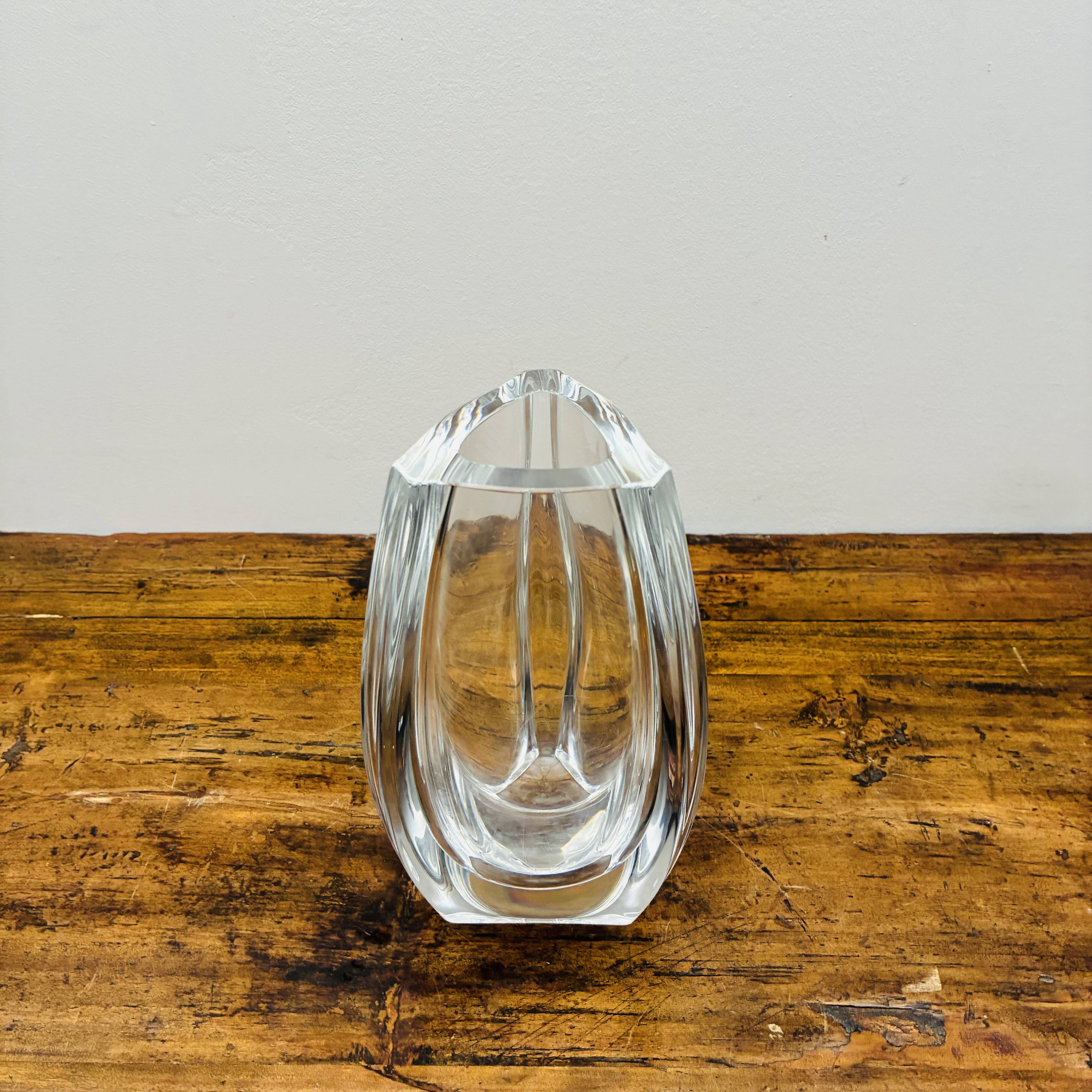 Baccarat crystal vase with gadroons – Collector’s item – Immaculate condition