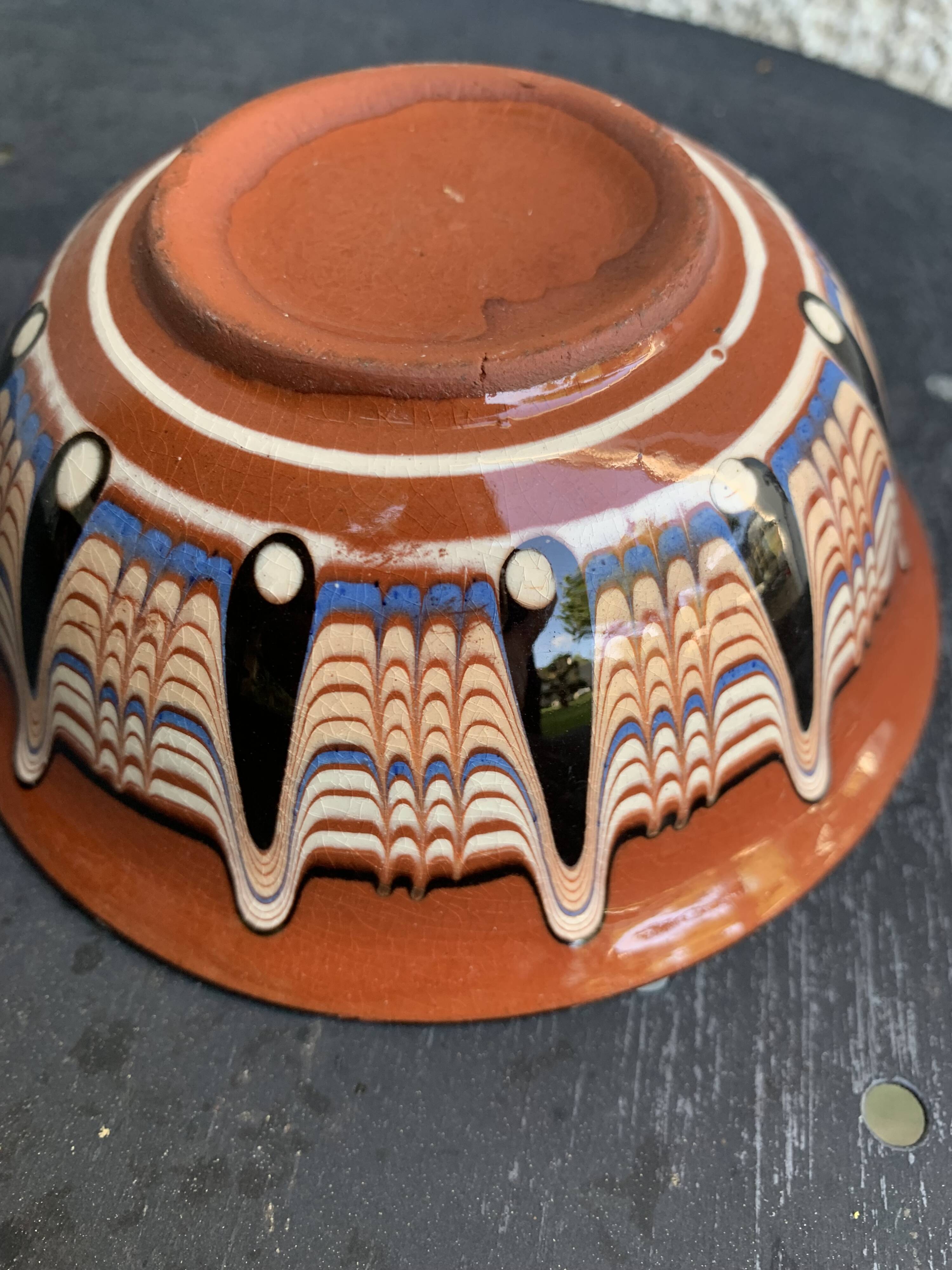 Coffee service composed of 17 pieces, 8 cups, 8 saucers and a sugar bowl, artisanal