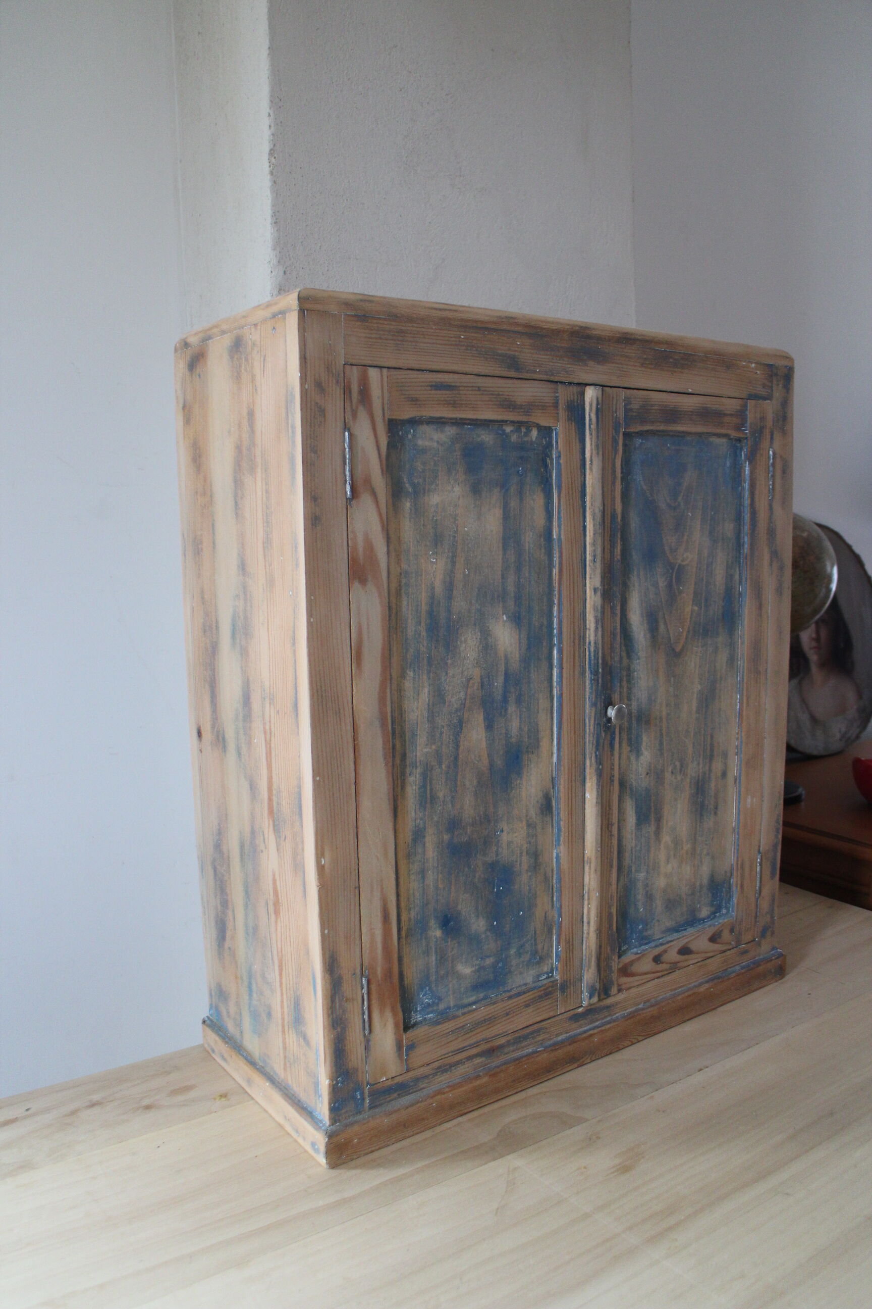 Meuble de rangement parisien bois brut