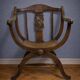 Fauteuil curule de style Art Nouveau en noyer sculpté et assise cannée