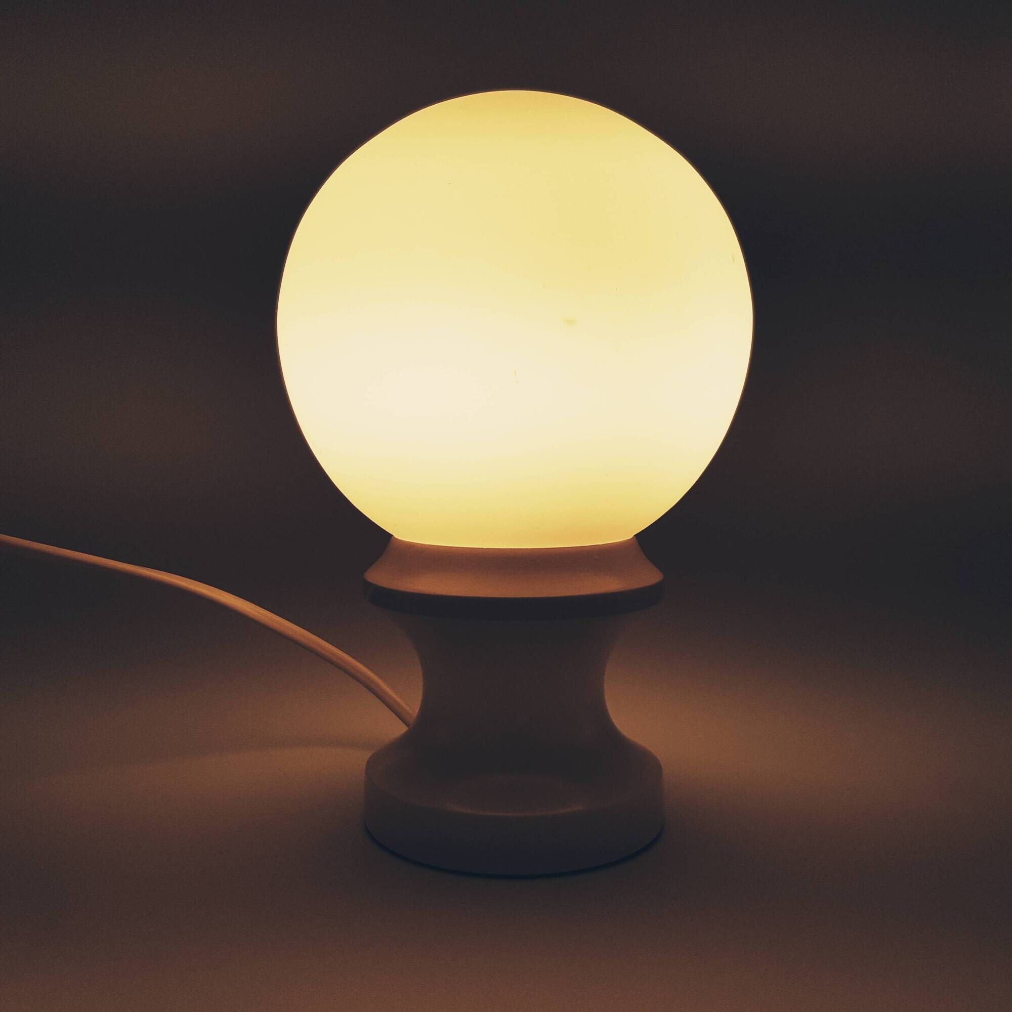 Bedside lamp or wooden ambience turned and opaline Hustadt Leuchten