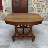 Dining room table by Maison Krieger, Art Nouveau, circa 1900, in solid oak