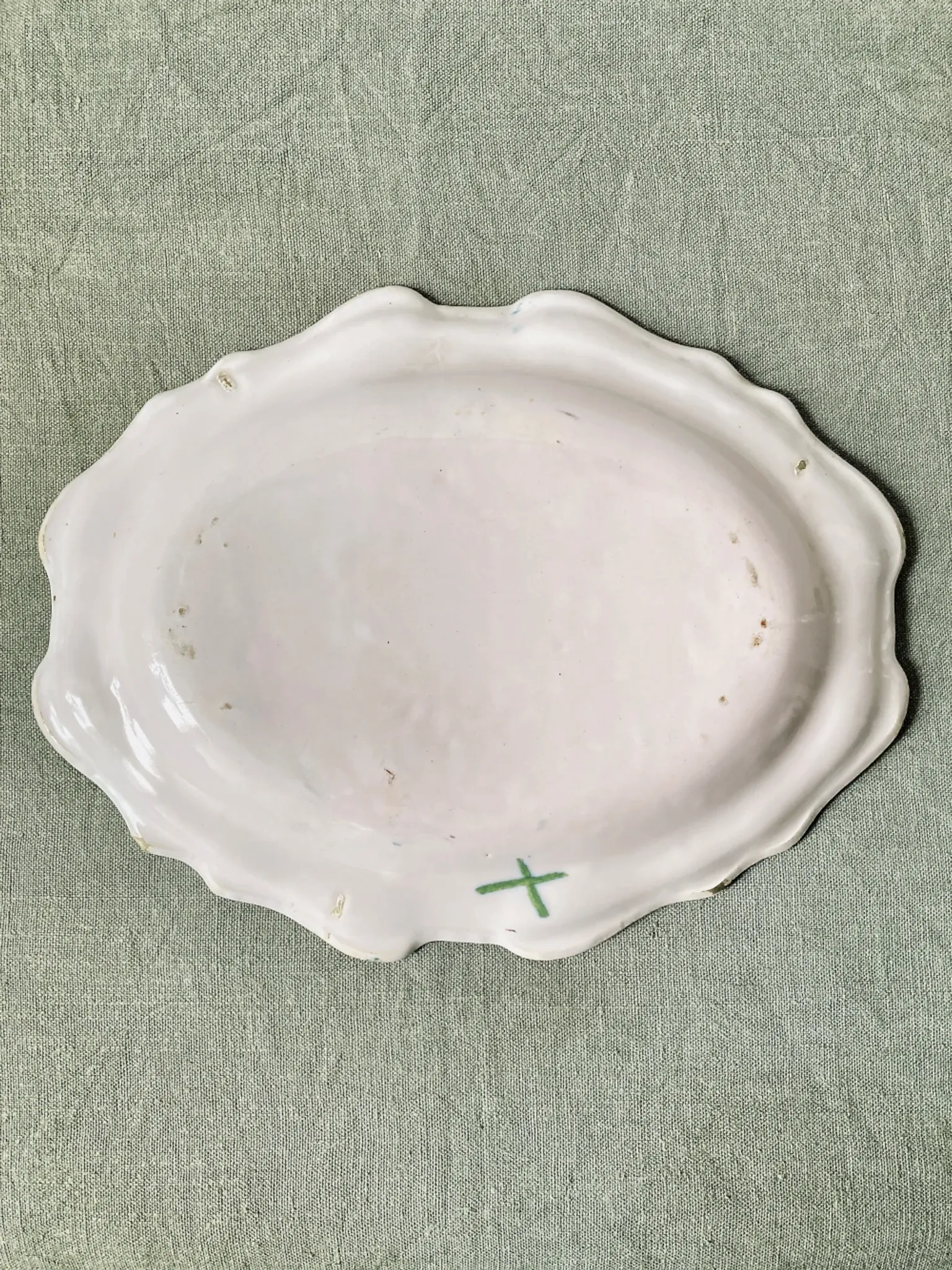 Plat ovale chantourné en faïence de Martres-Tolosane, XIXe siècle