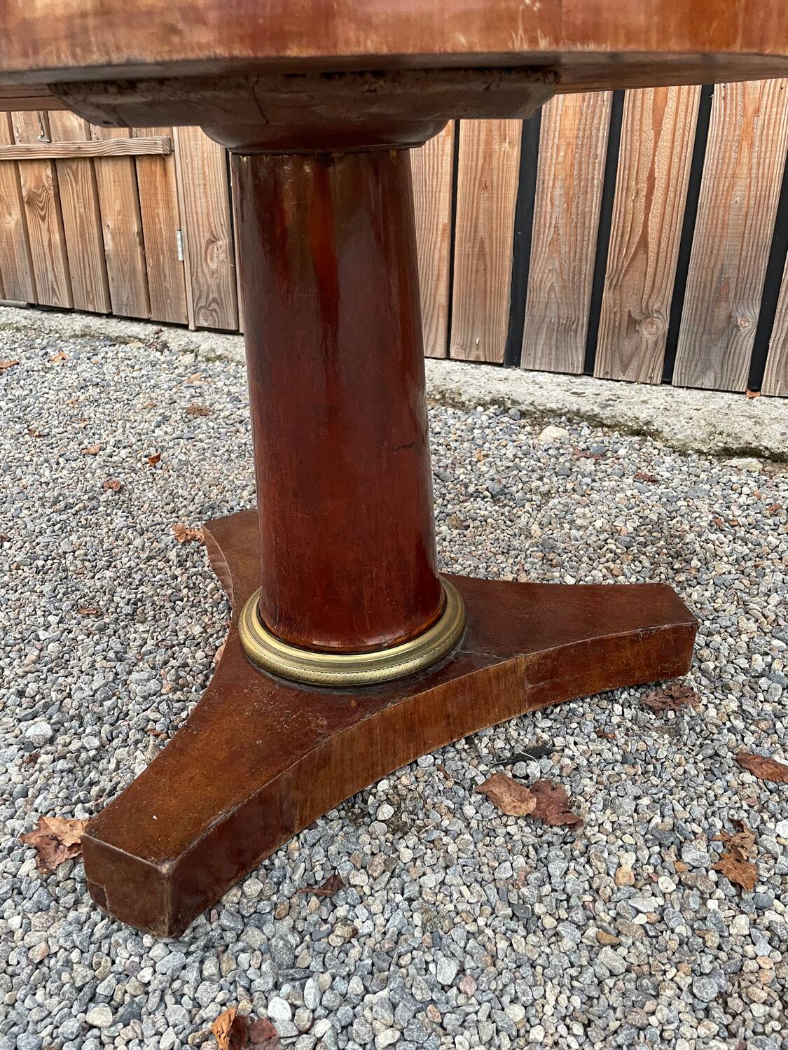 Guéridon rond Empire en marbré