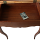 Table d'appoint, travailleuse pupitre vintage artisanale en acajou