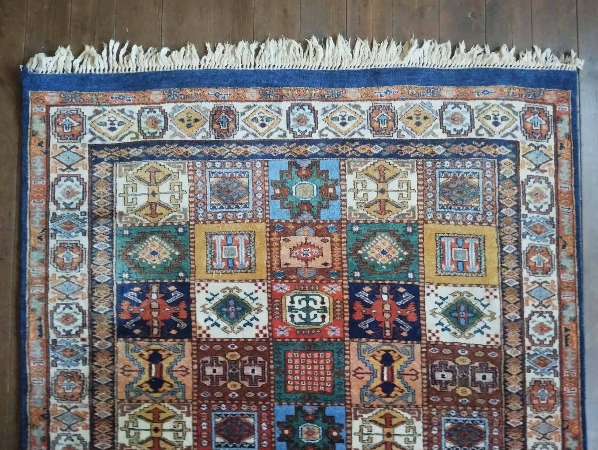 Handmade Indian rug 215x136cm