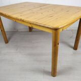 Extendable pine table