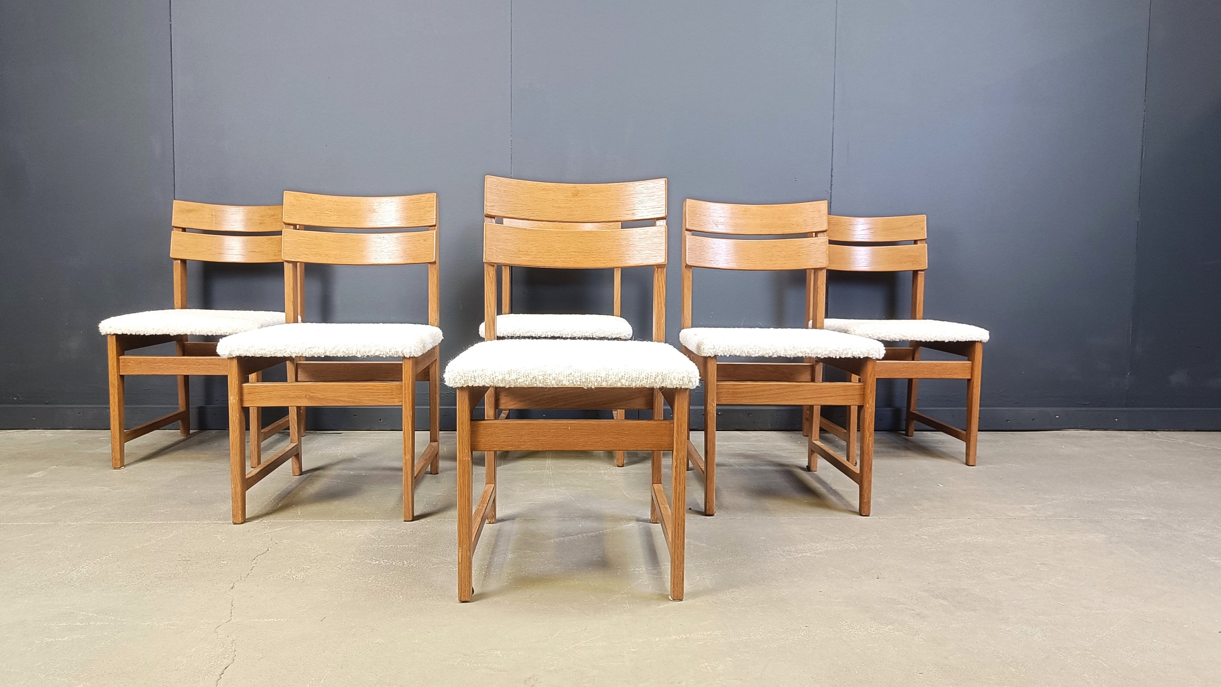 Set of 6 brutalist oak and bouclé fabric dining chairs, 1970s