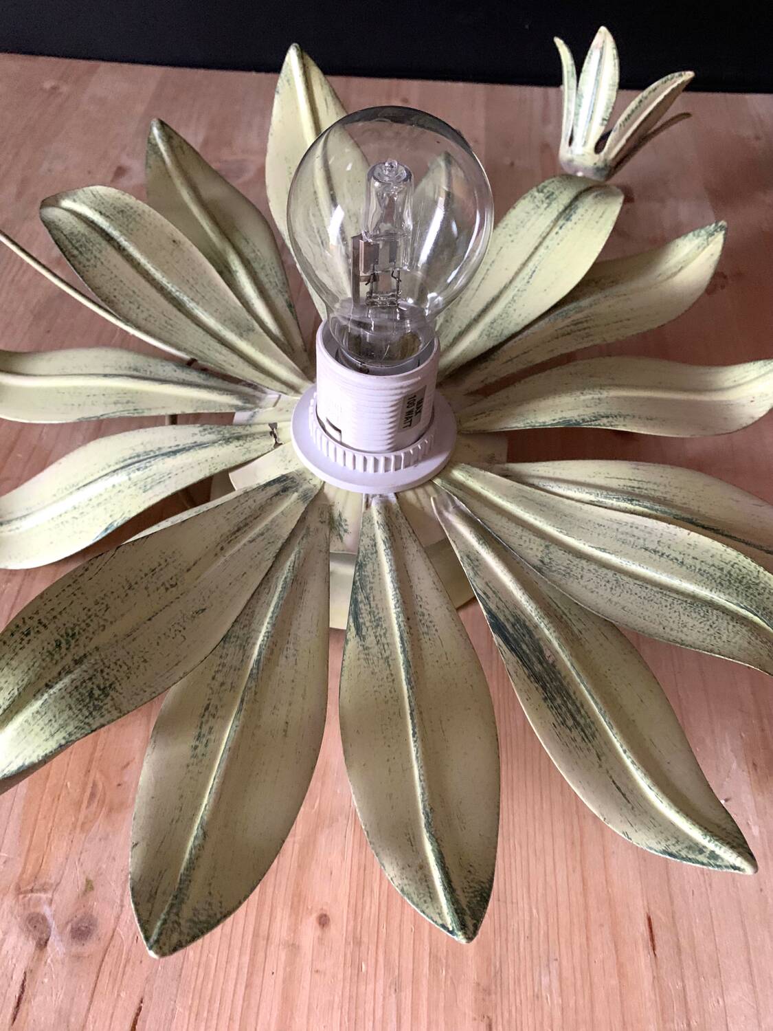 Flower wall lamp