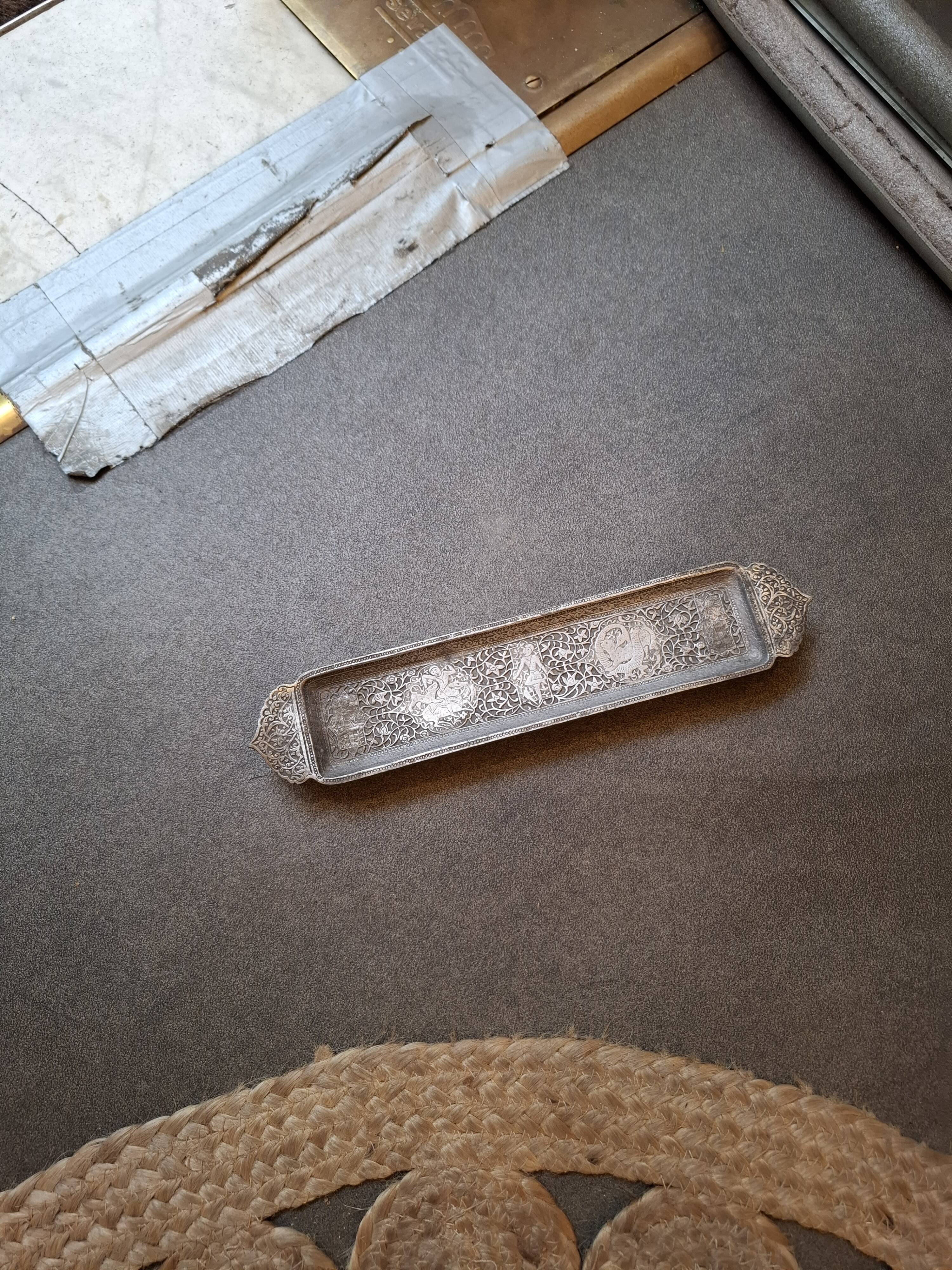Vide poche ou repose stylo en argent Qadjar