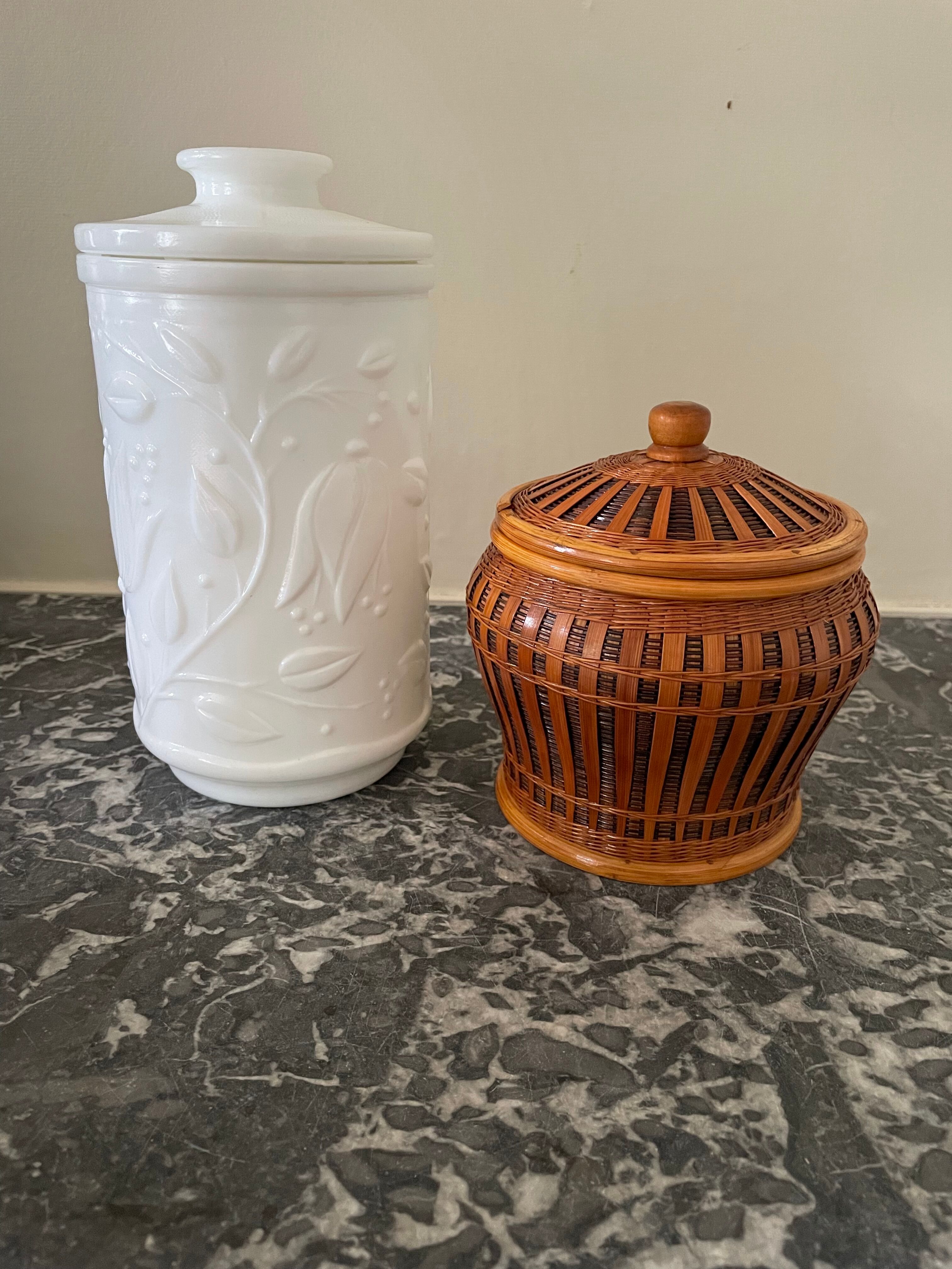 Pot with braided bamboo lid