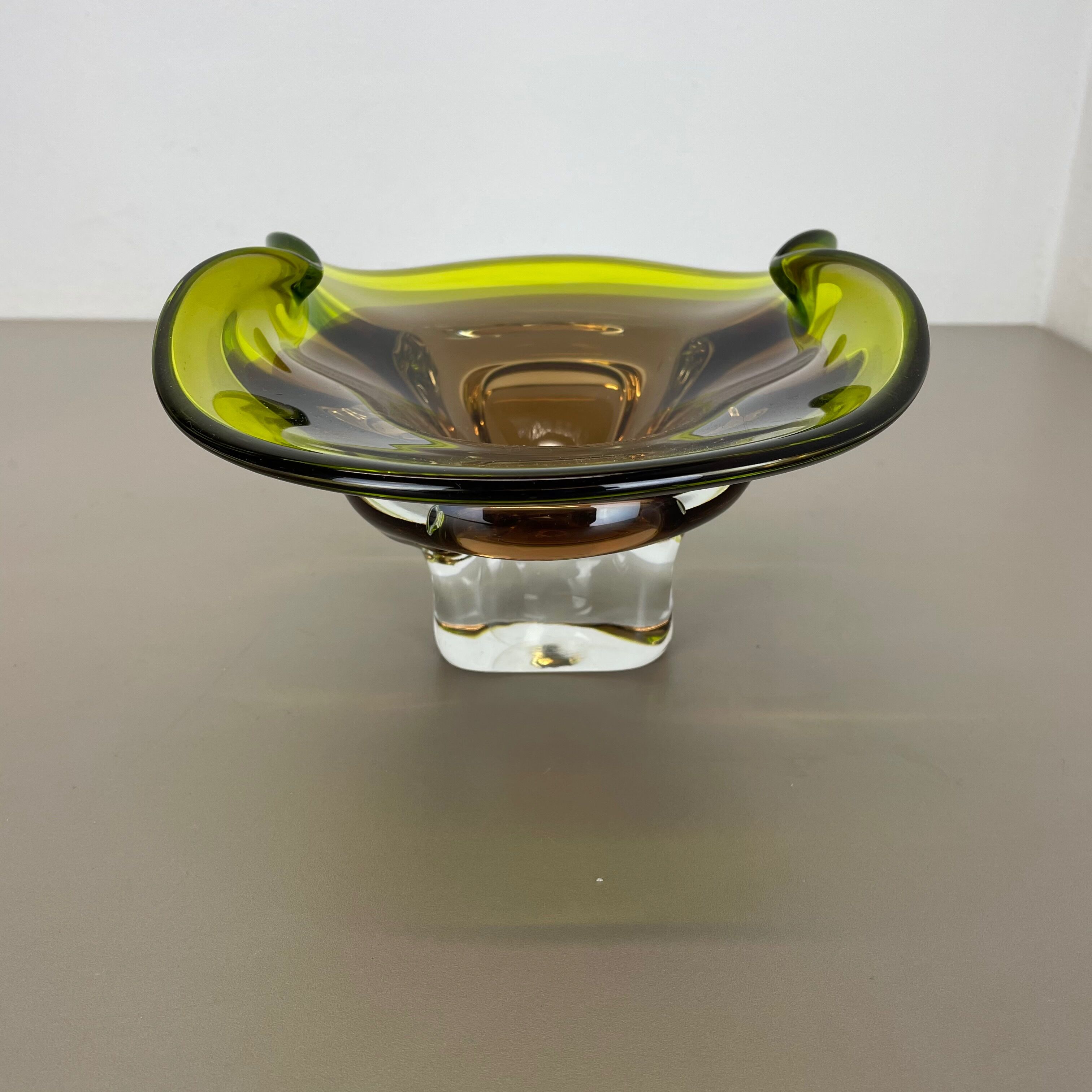 Heavy Multicolor Murano Glass "Centerpiece" Bowl Shell Element Murano Italy 1970