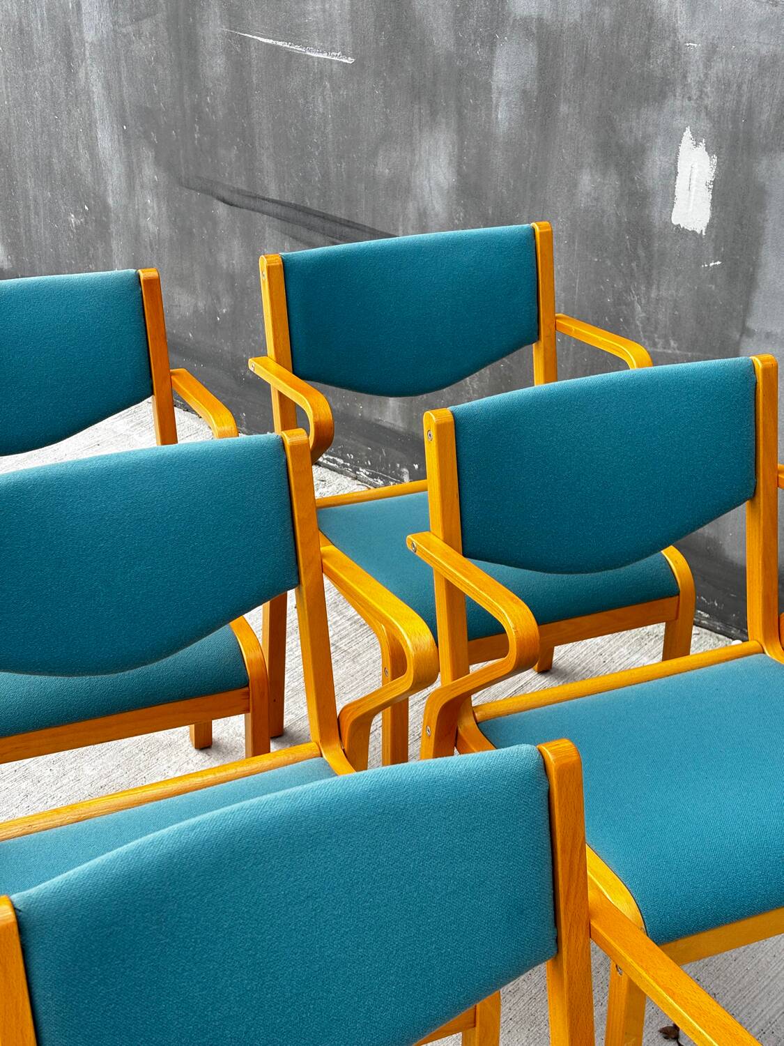 Set of 6 Kinnarps chairs in curved wood — Scandinavian design