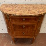 Commode en demi lune de style Louis XVI marqueterie a fond de cube XX siècle
