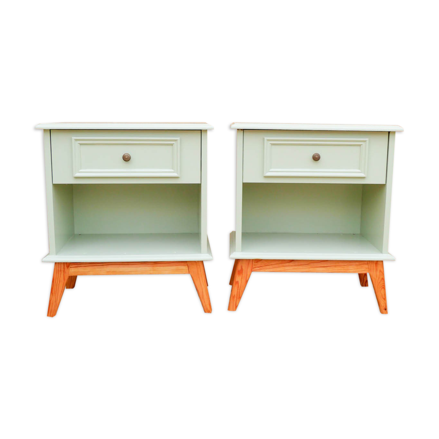 Bedside compass feet