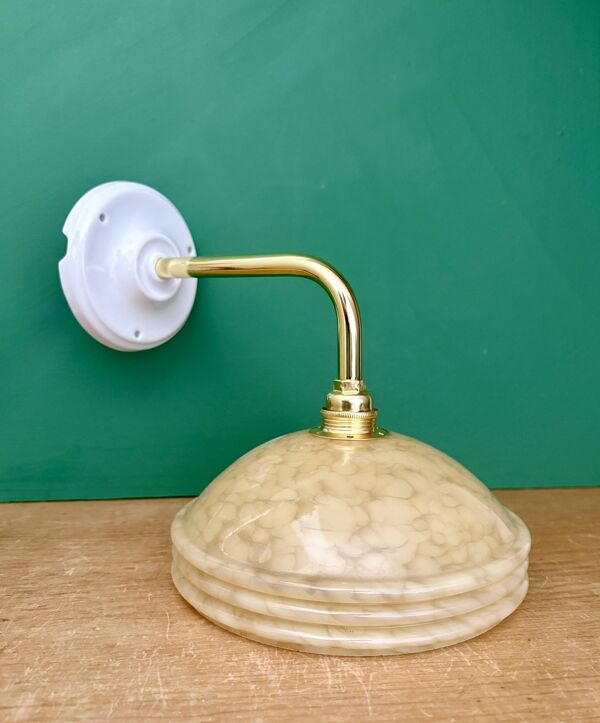 Applique coudée abat-jour vintage en verre de Clichy jaune pâle