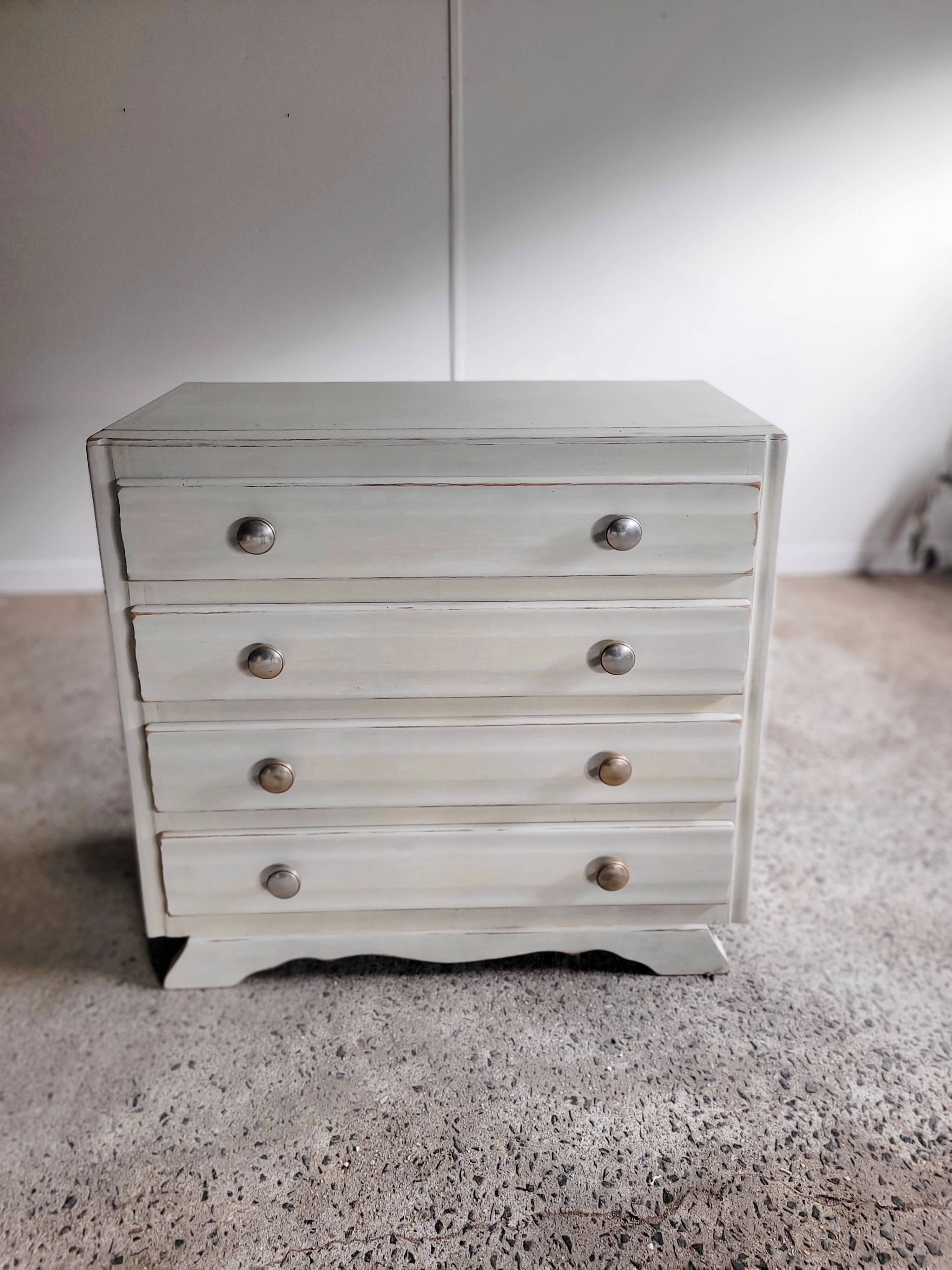 Commode Art Déco blanche patinée