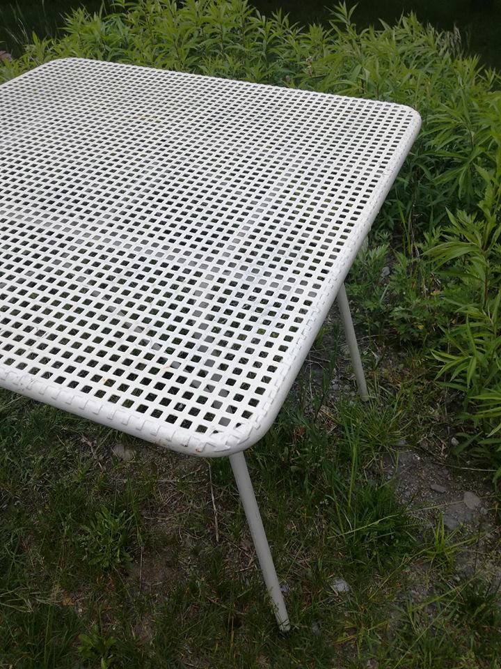 Folding garden table