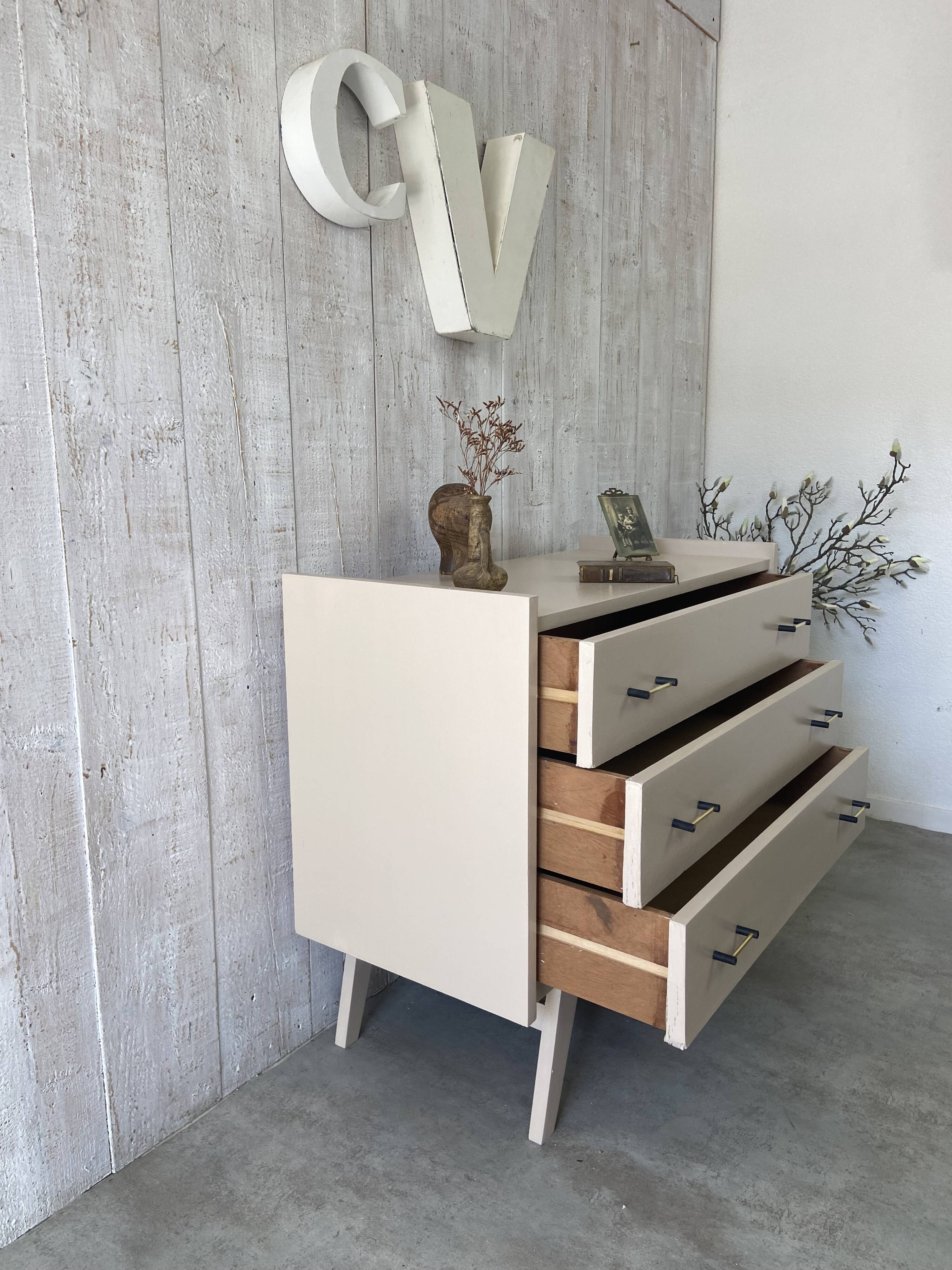 Vintage chest of drawers