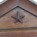 Showcase to pose nineteenth century walnut