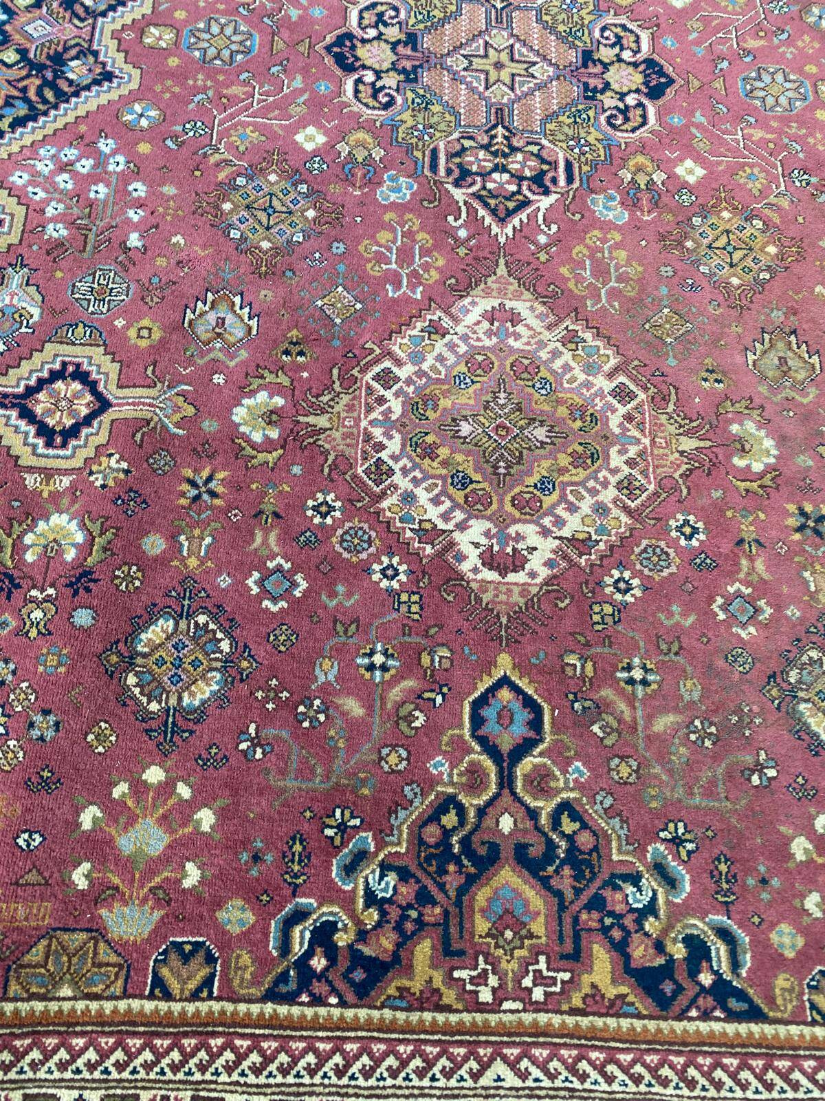 Persian rug in burgundy knotted wool 200x300