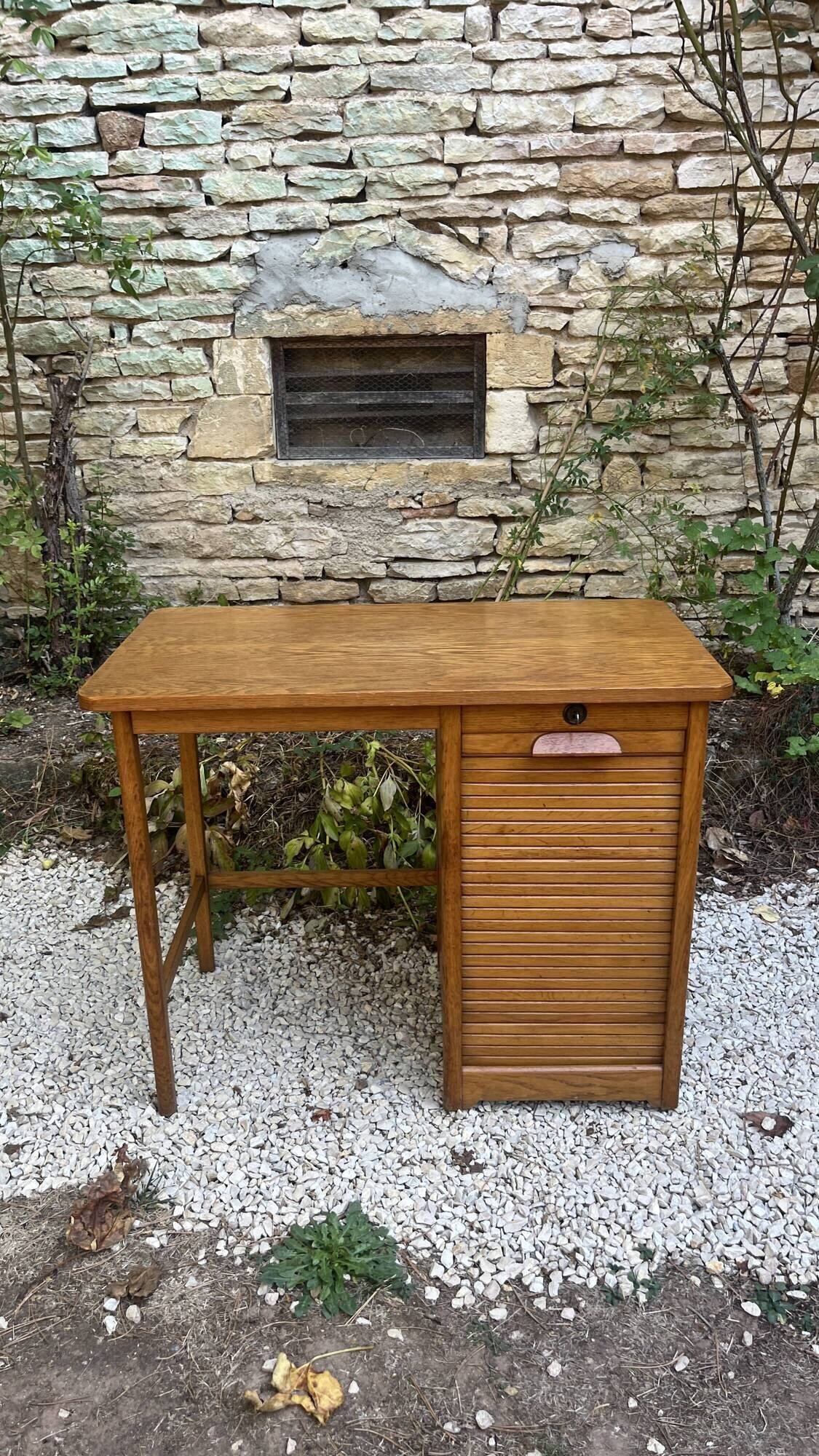 Vintage desk with curtain – wood – side shelf