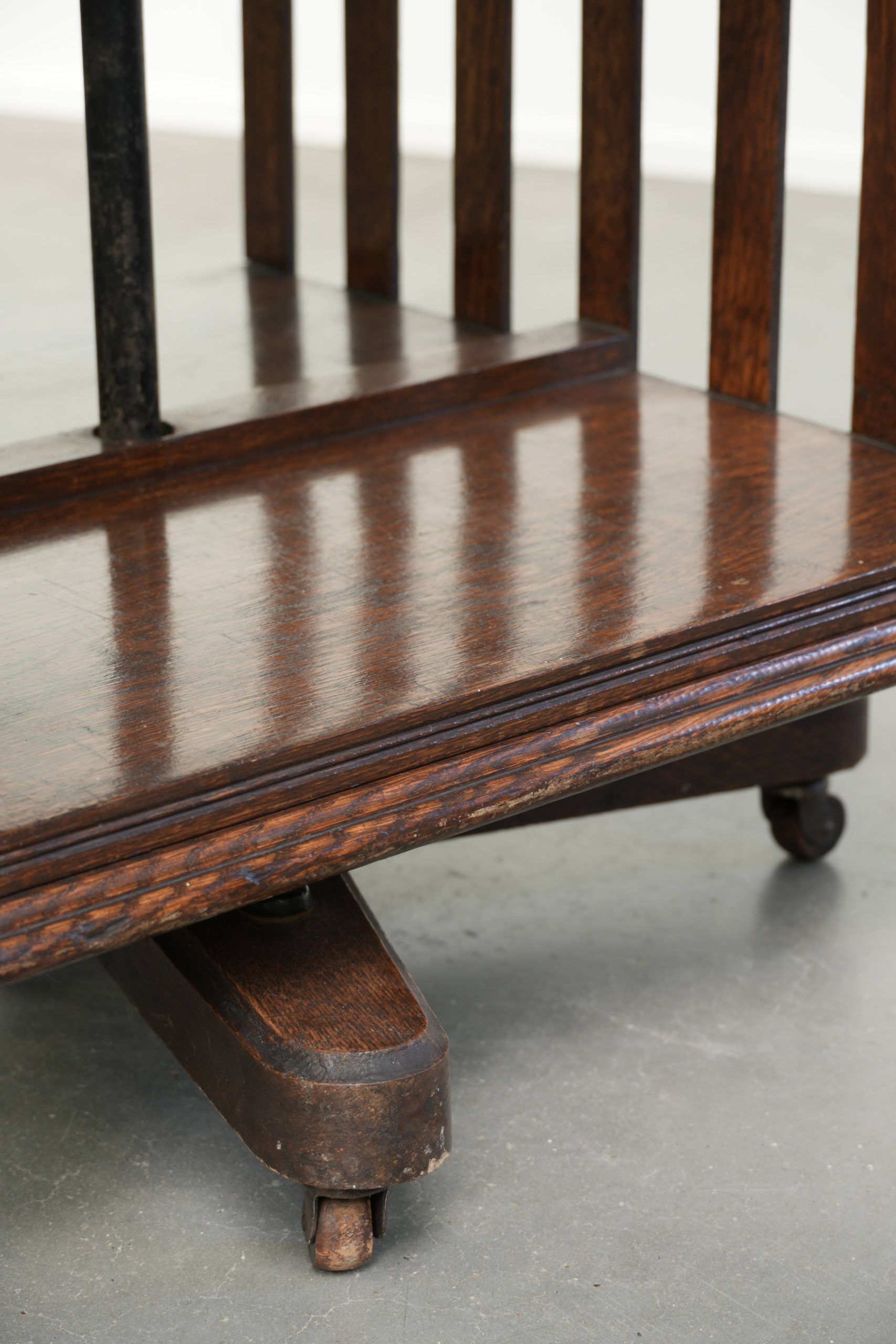 Large antique English oak book carousel from the 19th century