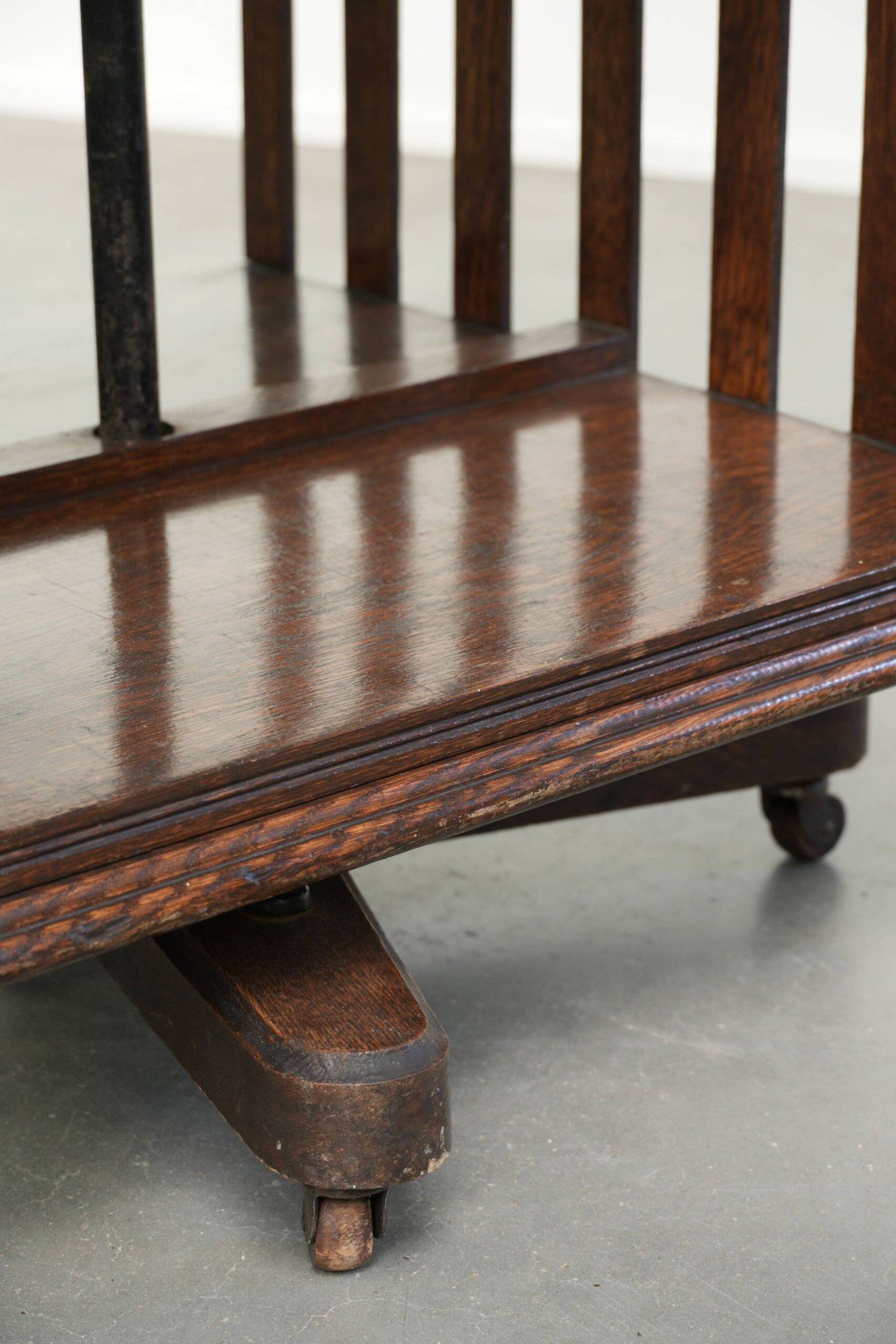 Large antique English oak book carousel from the 19th century
