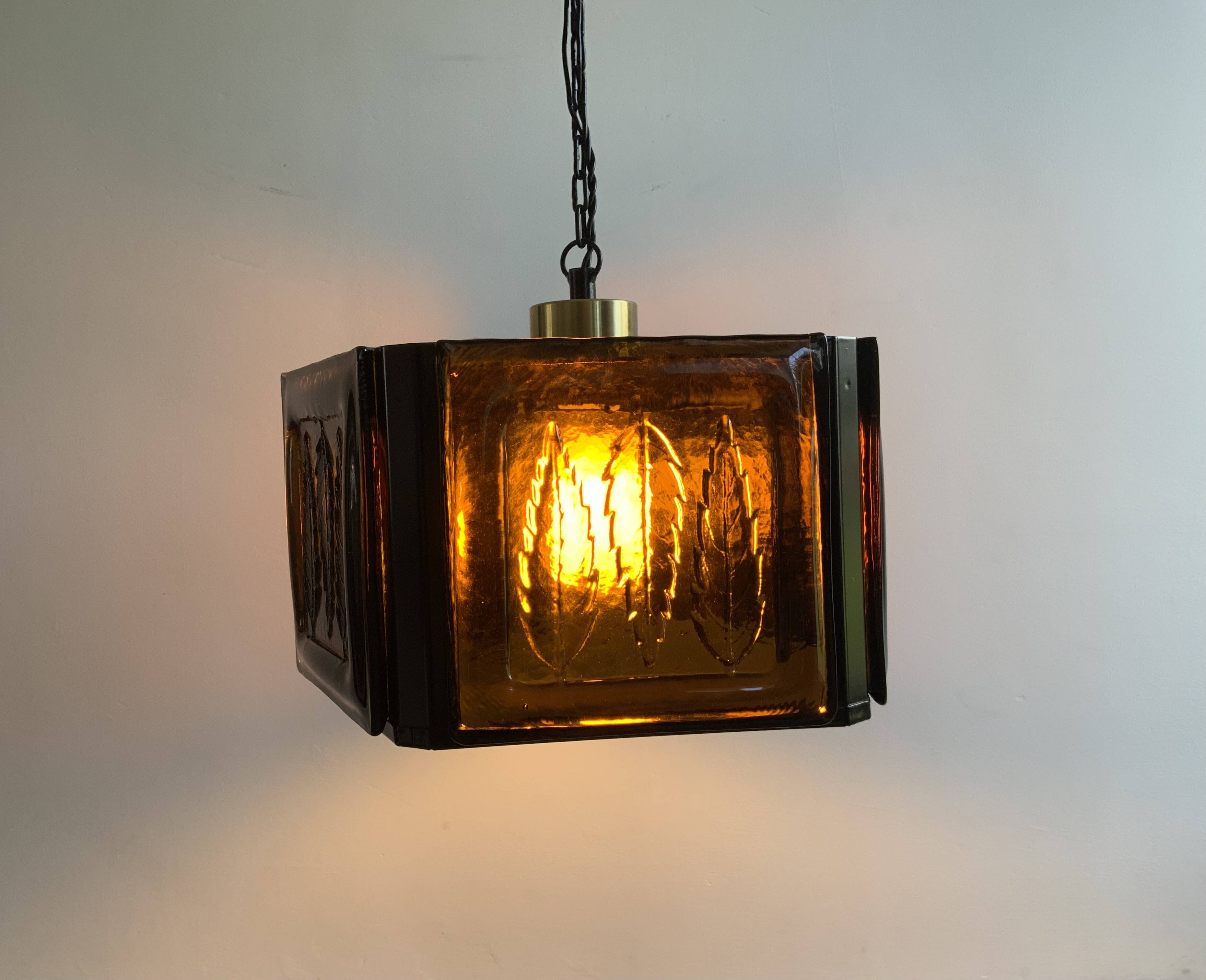 Suspension en verre ambré par Erik Hoglund Kosta Boda, années 1970