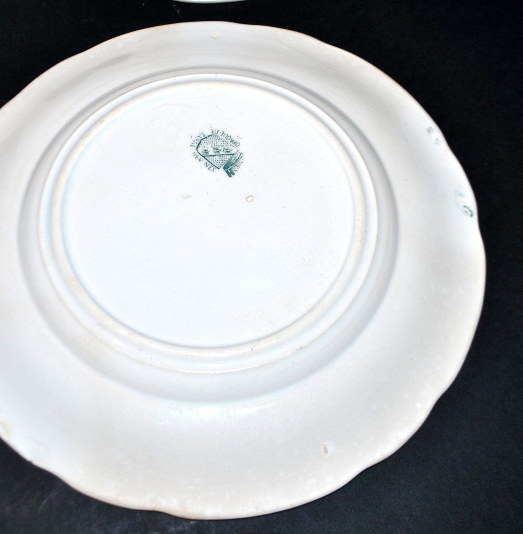 Sarreguemines set of 5 talking plates from the Bon Vieux Temps series, opaque earthenware.
