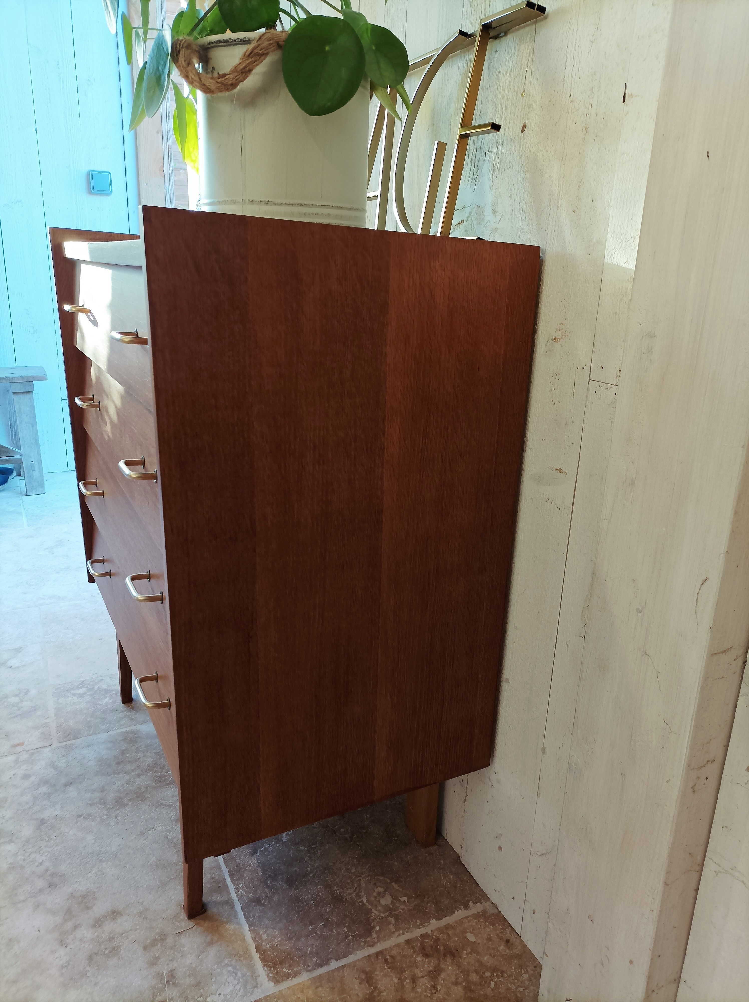 Vintage chest of drawers