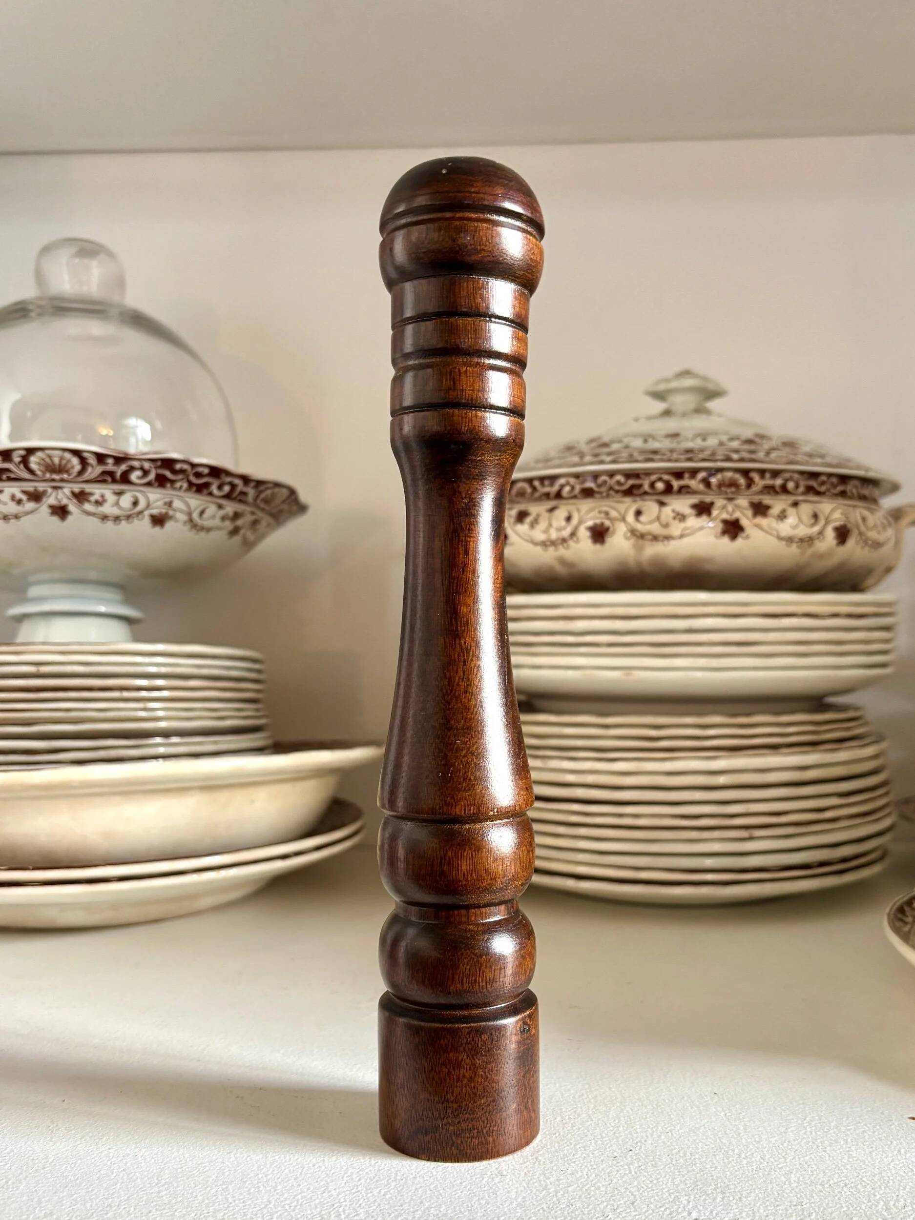 Dark wood salt and pepper shakers no. 1