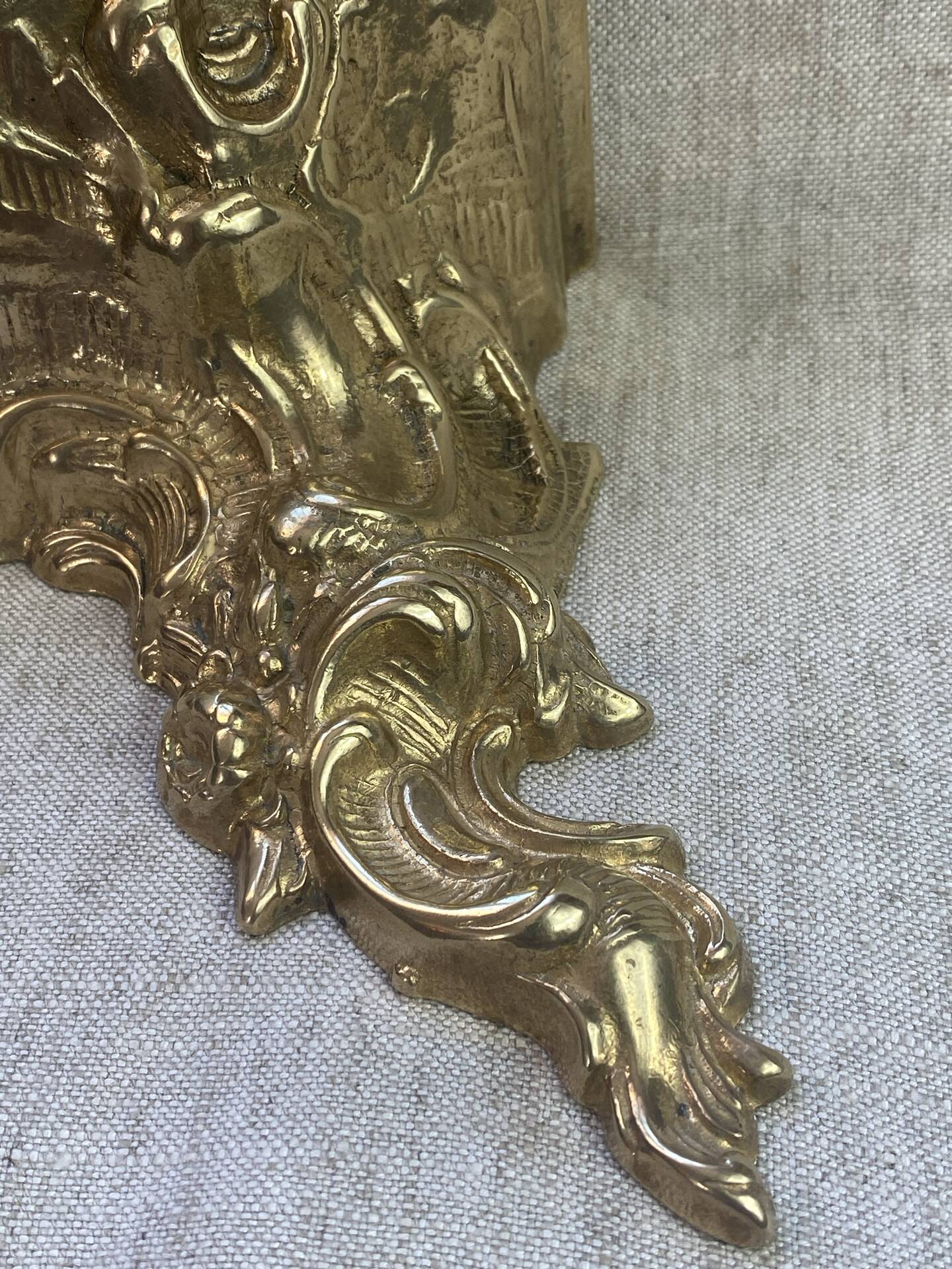 Small wall console in Rococo style in bronze