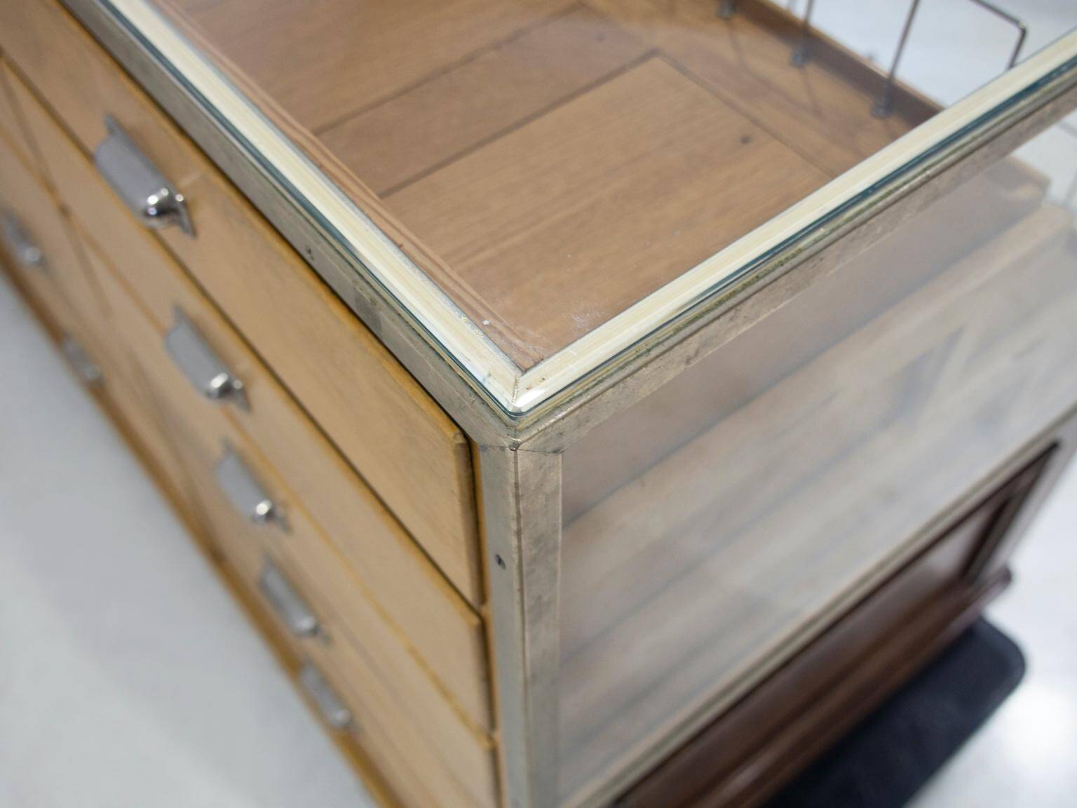 Shop counter made of birch and oak with twenty drawers, 1940s.
