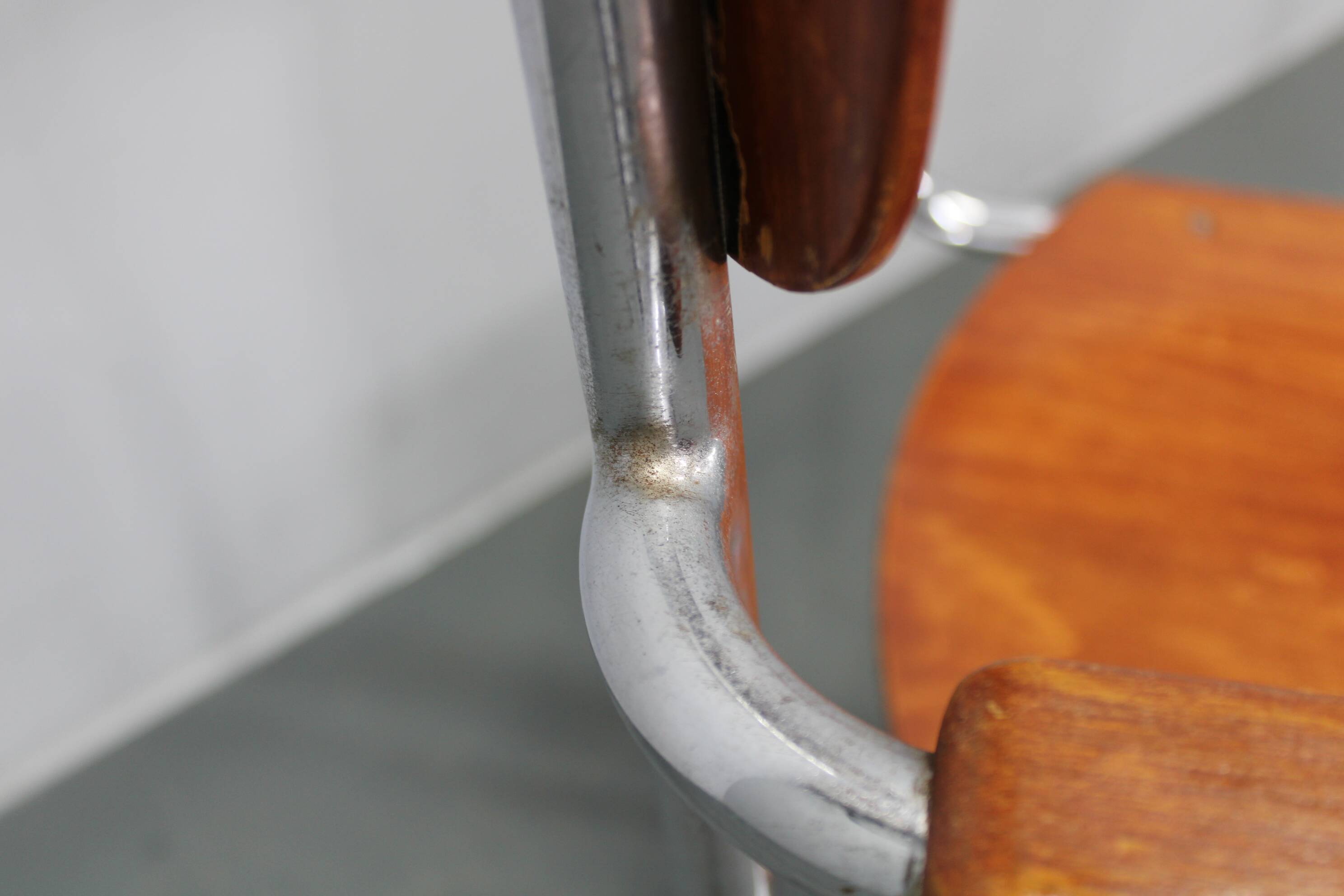 Bauhaus cantilever armchair in chrome tubular steel and beech, 1930s