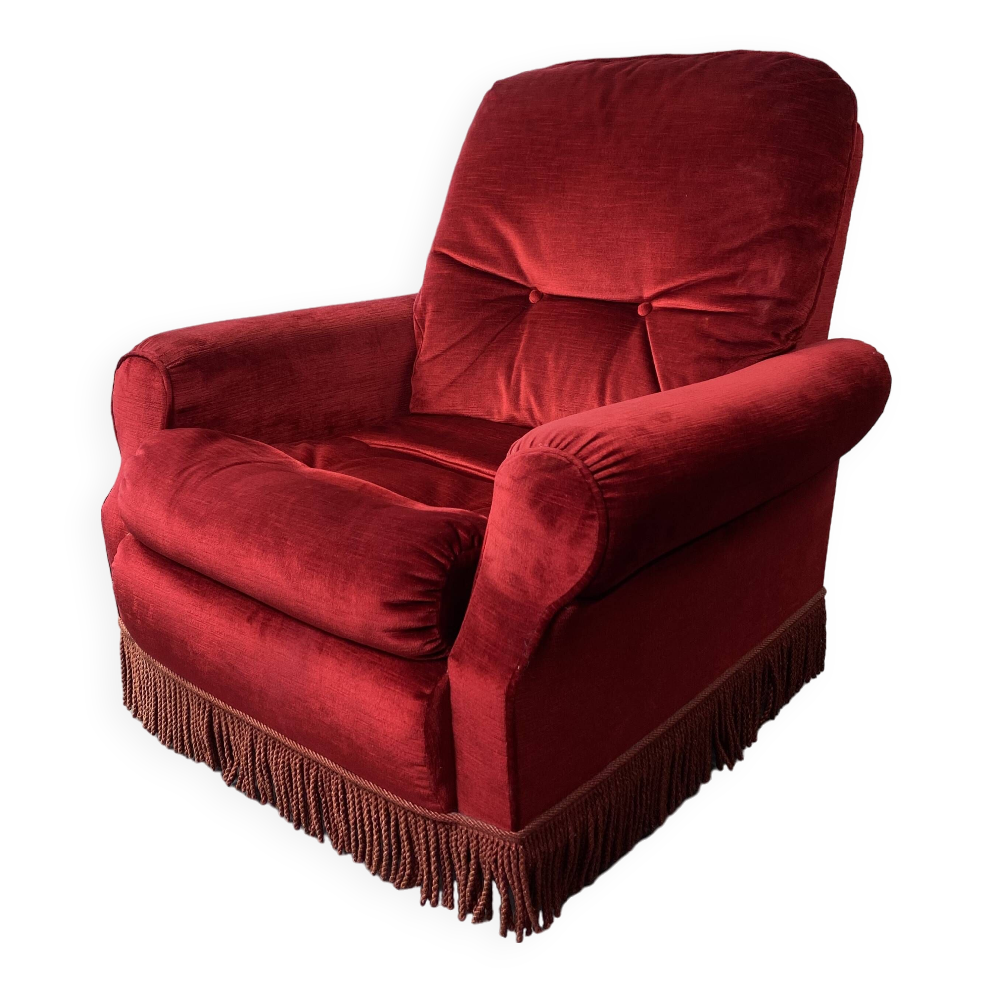 Fauteuil crapaud en velours rouge à franges