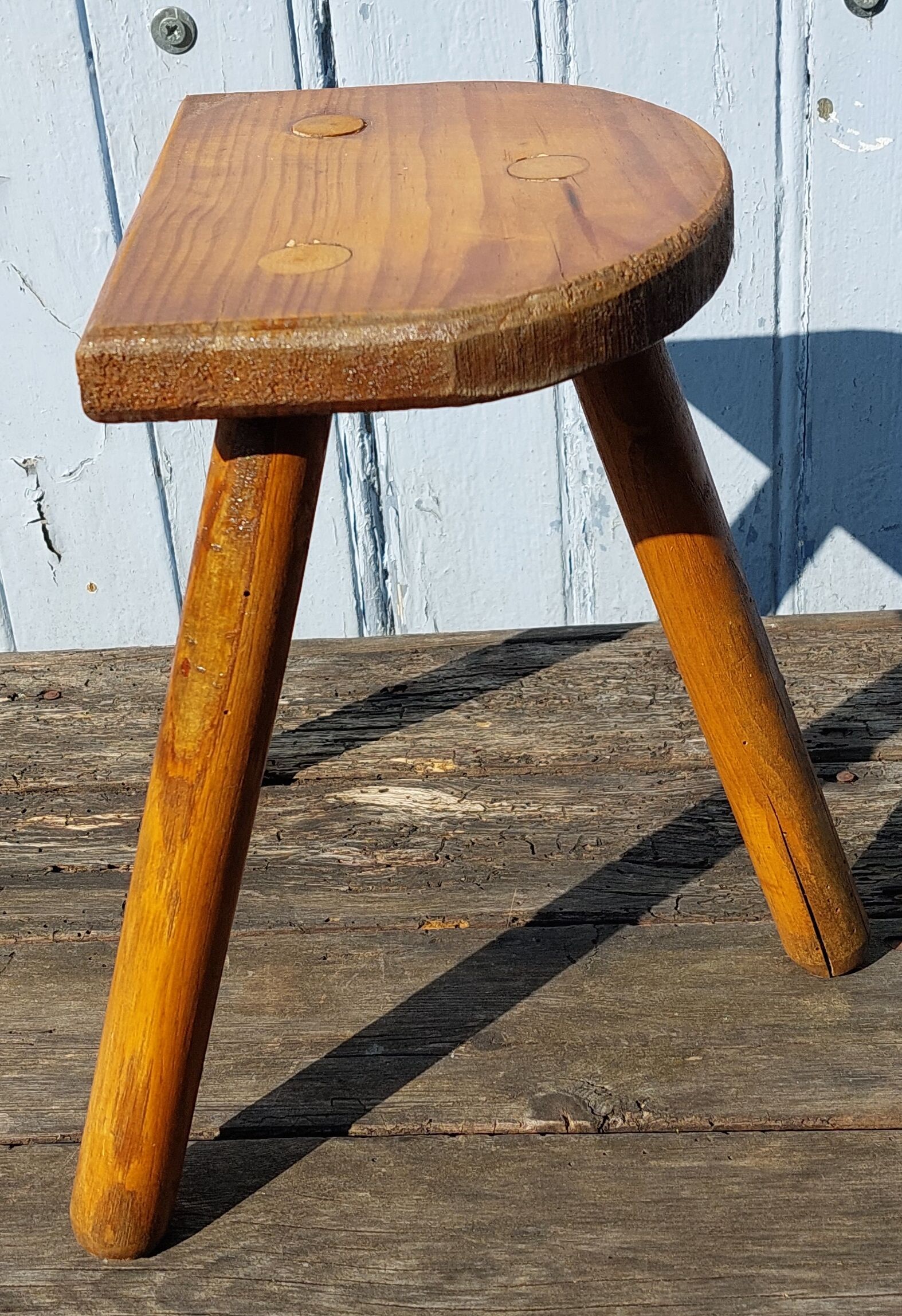 Tripod milking stool