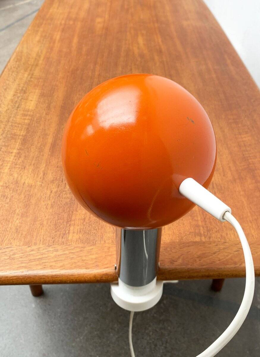Mid-century space age magnetic clamp table or shelf lamp from the 1960s.
