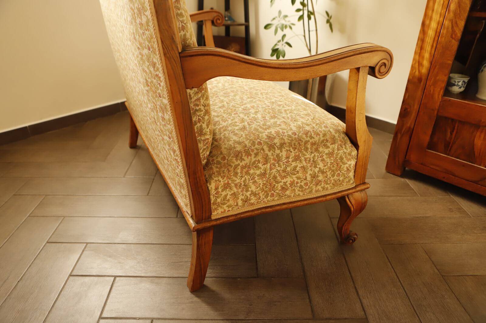 Vintage salon sofa set with floral upholstery