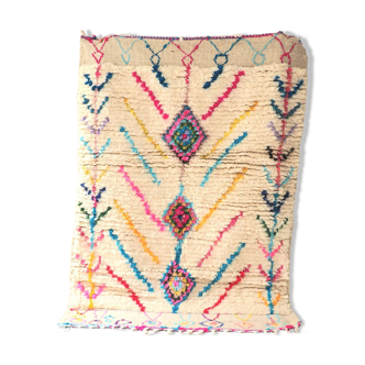 Tapis marocain Azilal écru et motifs colorés
