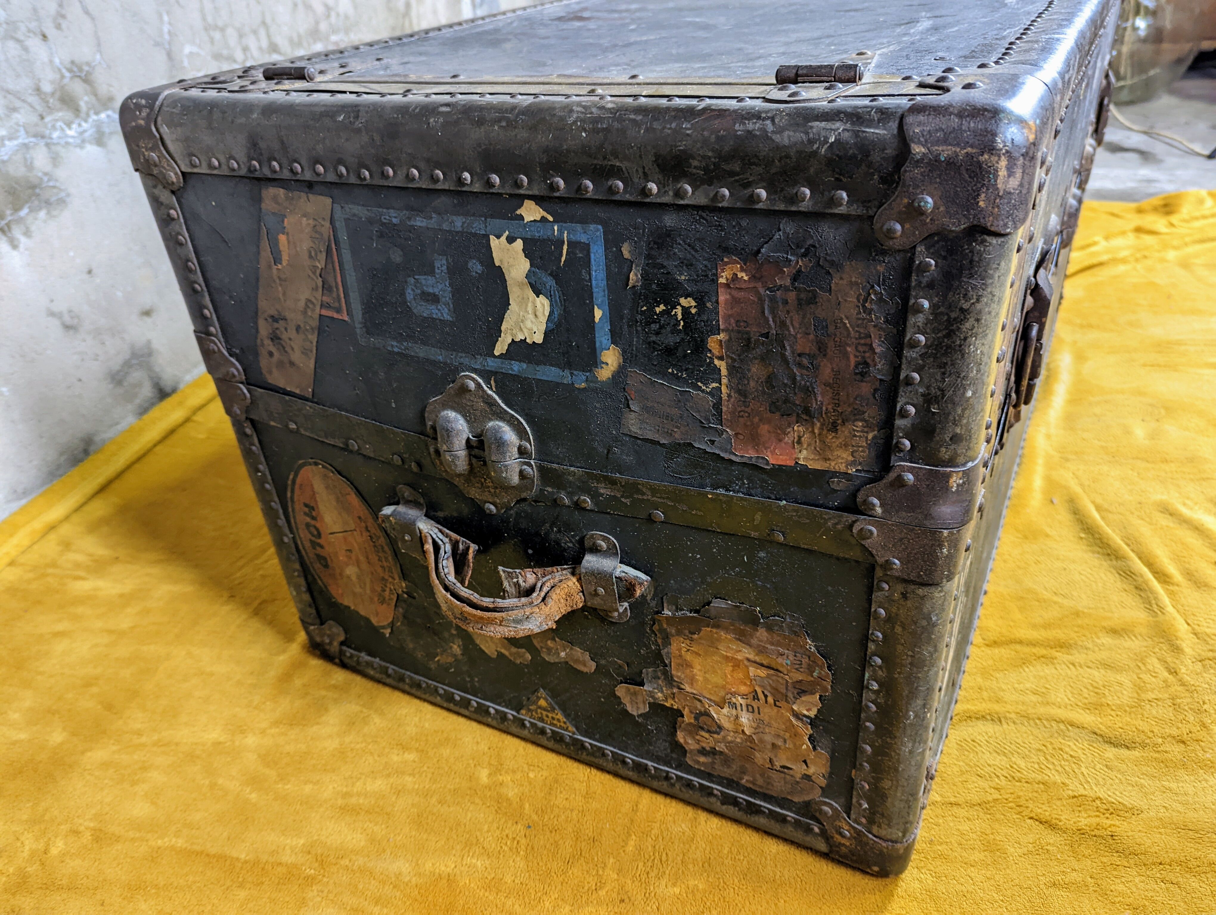 Antique travel trunk mendel trunk