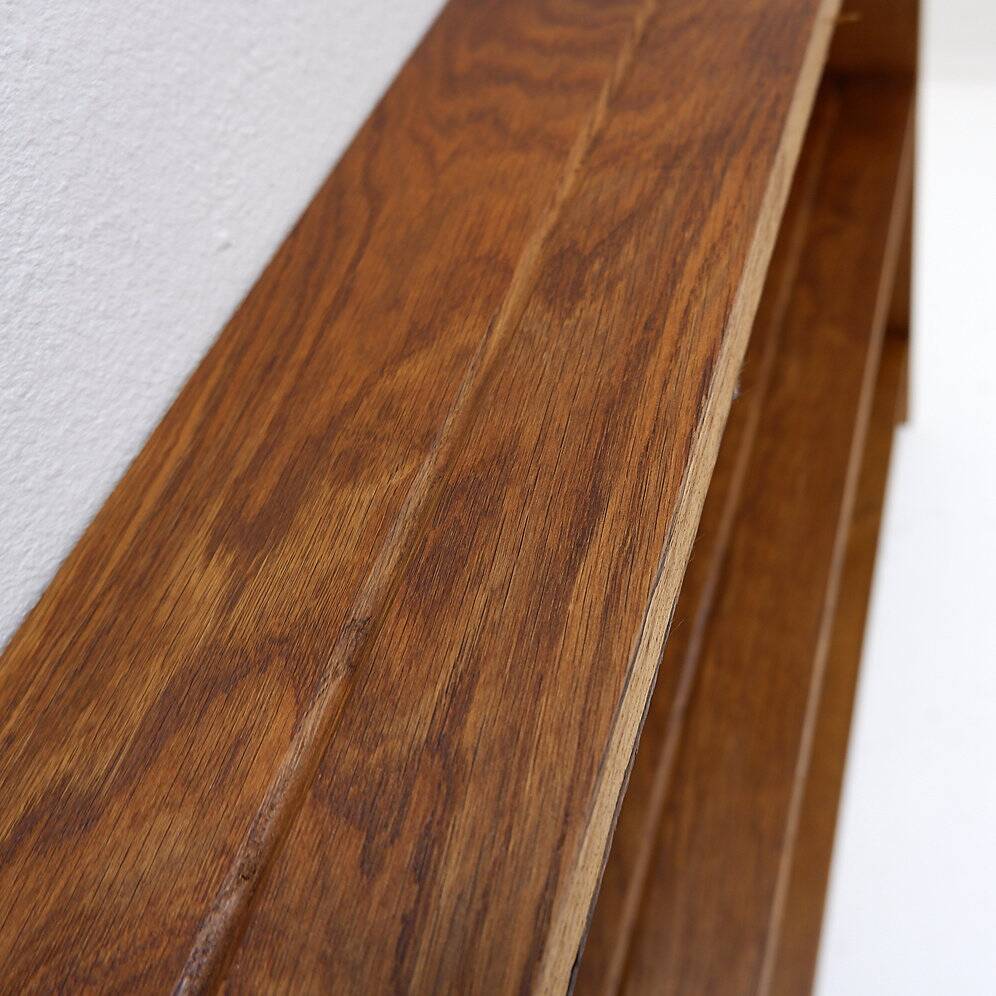 Wall shelves with dowels in Arts & Crafts style